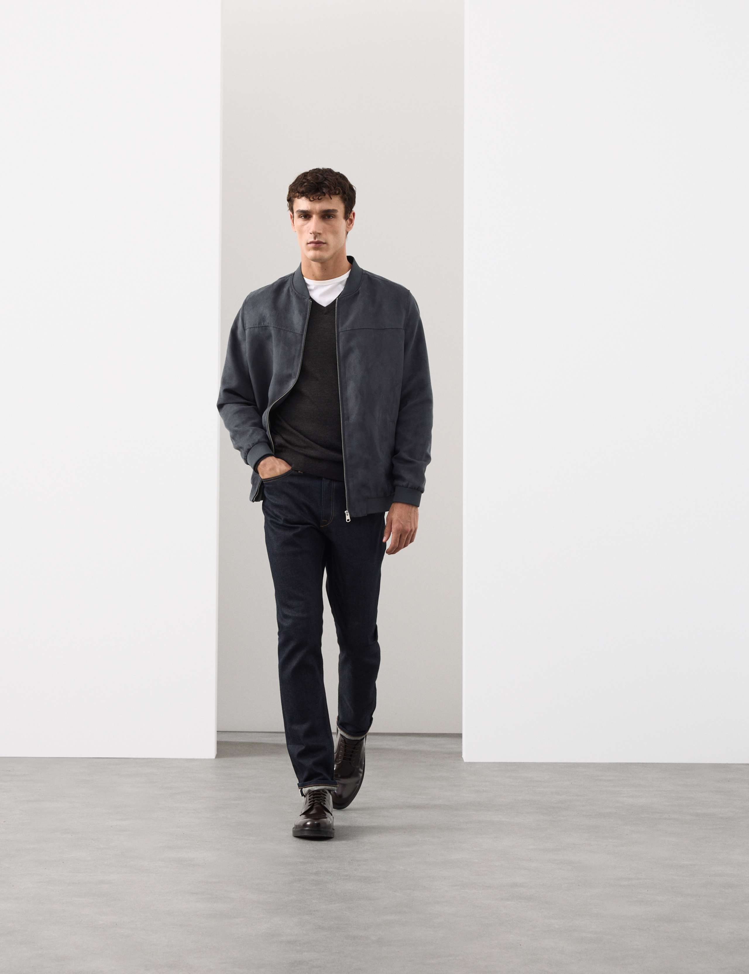 Pure Extra Fine Merino Wool V-Neck Jumper 3 of 6