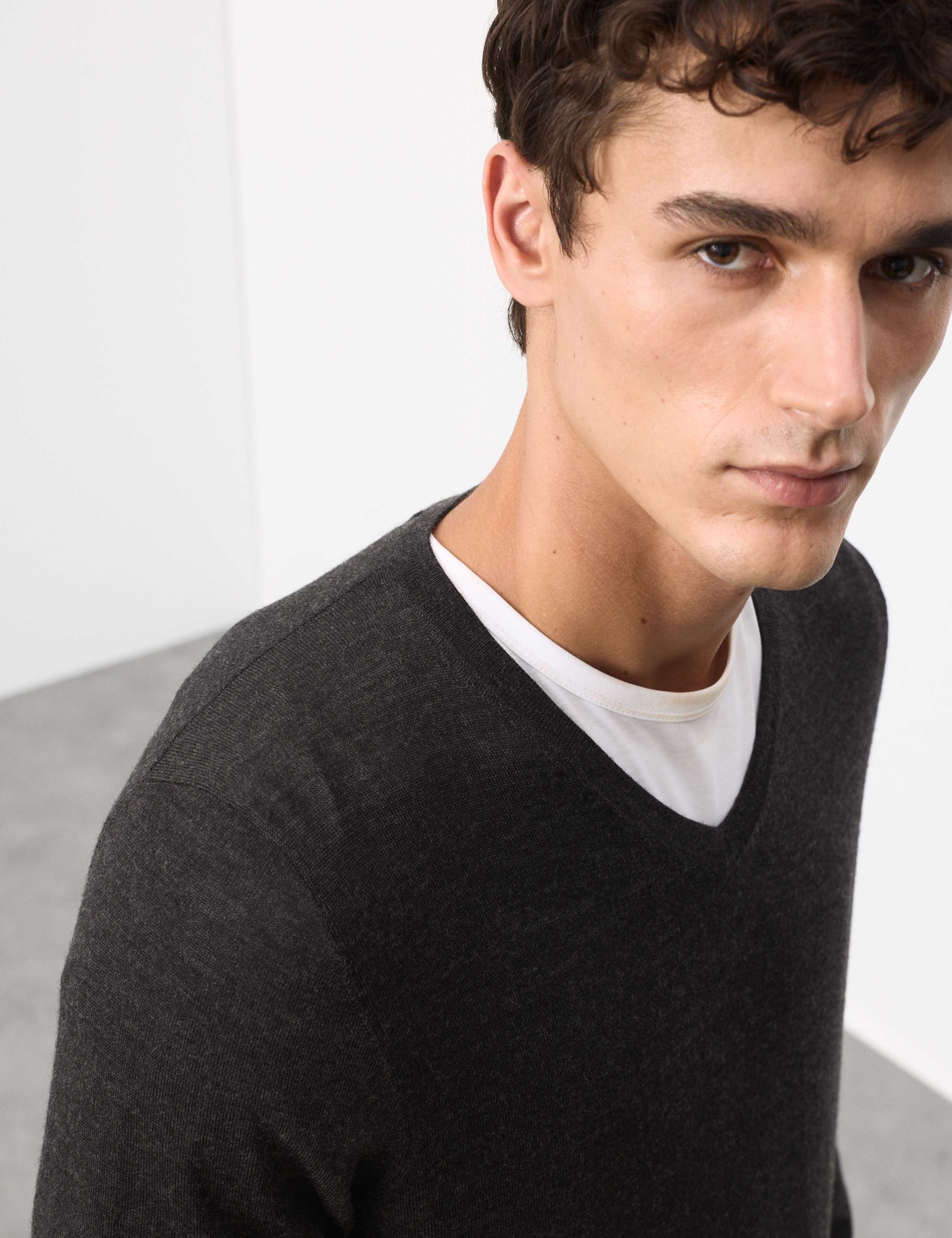 Pure Extra Fine Merino Wool V-Neck Jumper 5 of 6