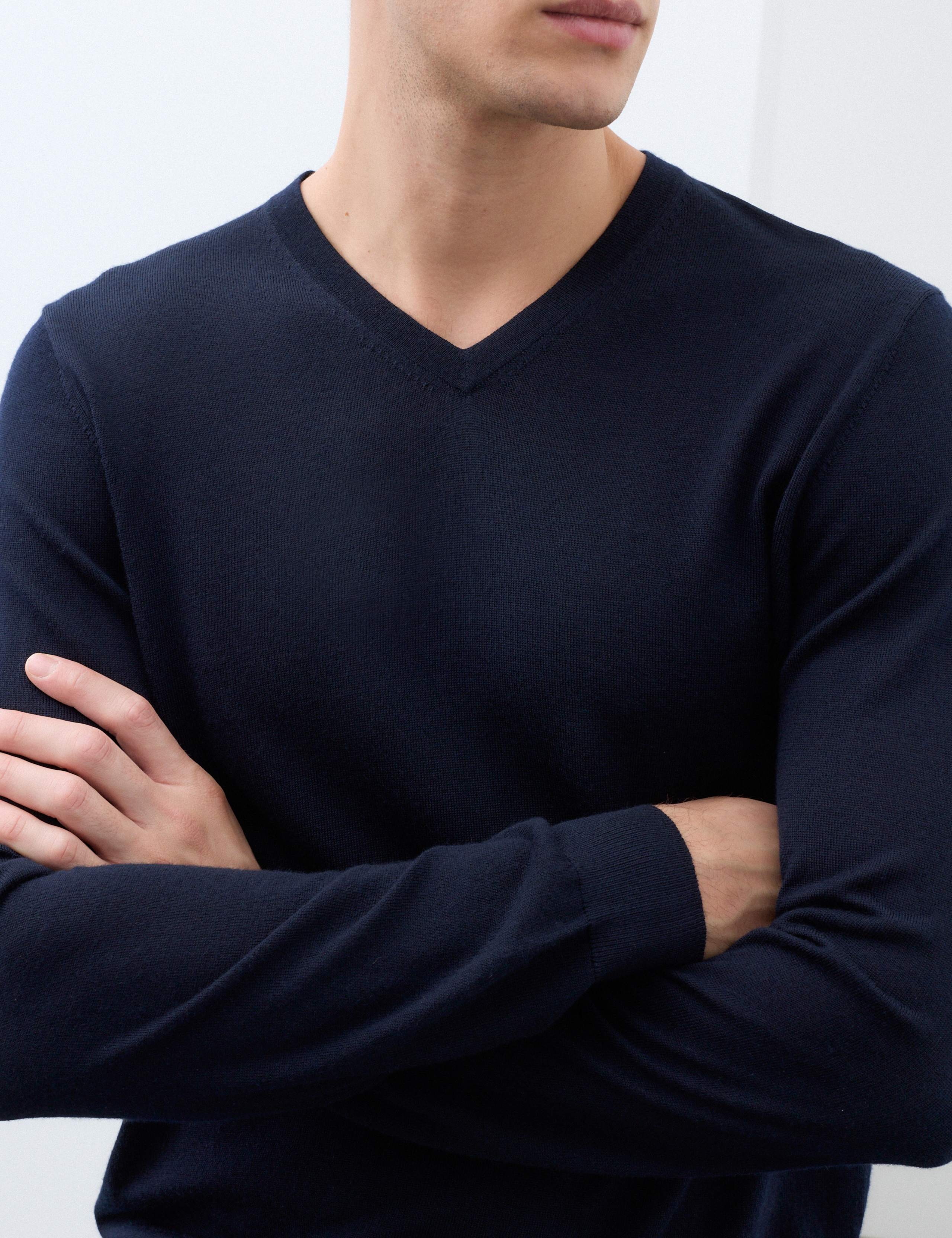 Pure Extra Fine Merino Wool V-Neck Jumper 9 of 9