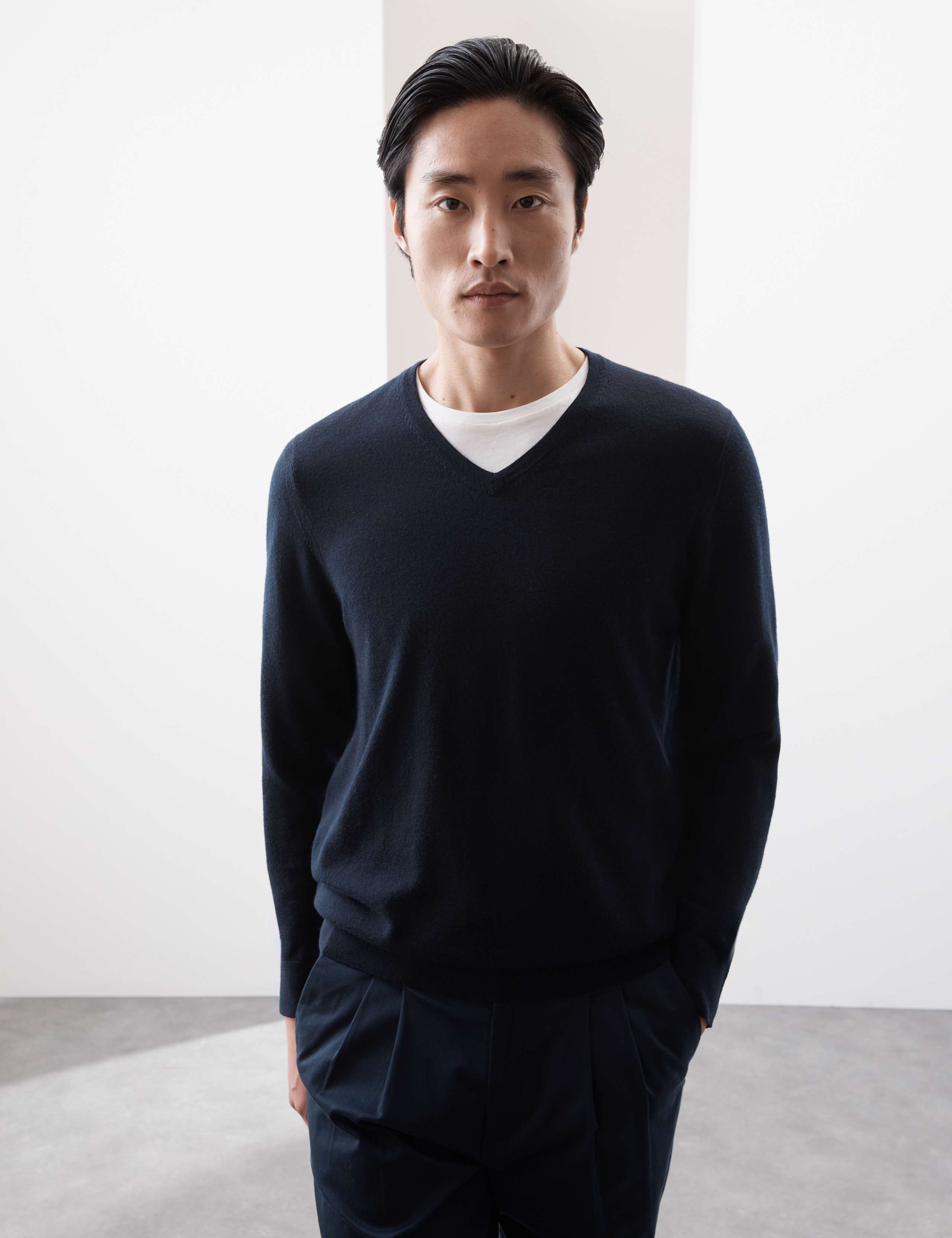 Pure Extra Fine Merino Wool V-Neck Jumper 3 of 5