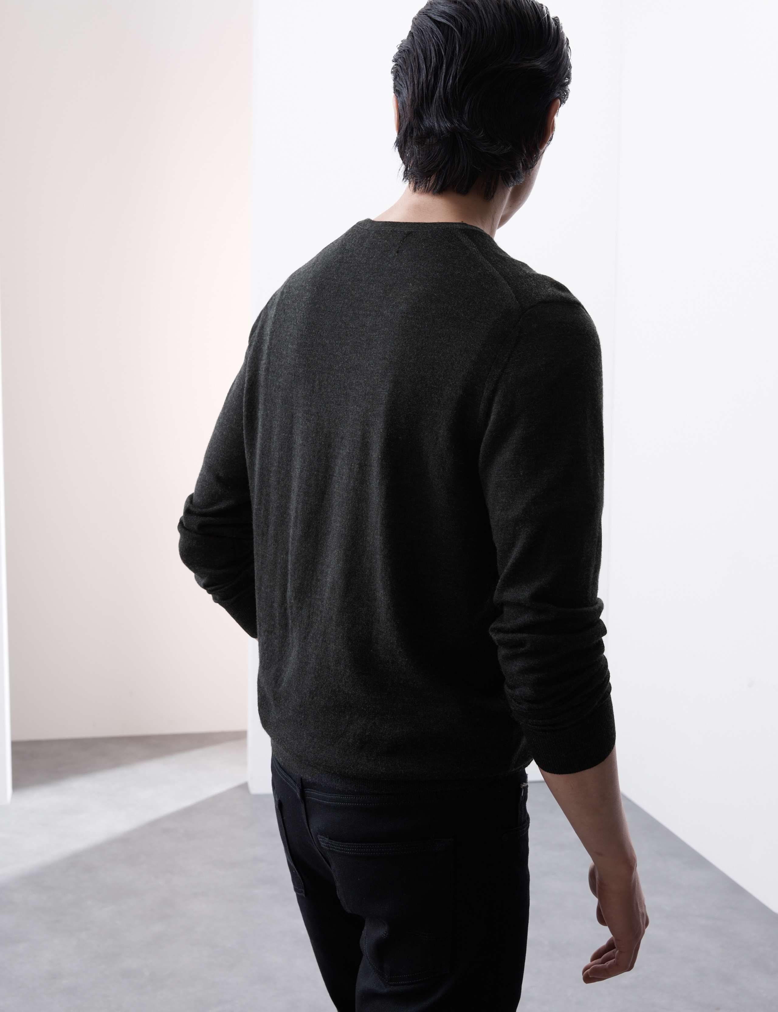 Pure Extra Fine Merino Wool V-Neck Jumper 5 of 6