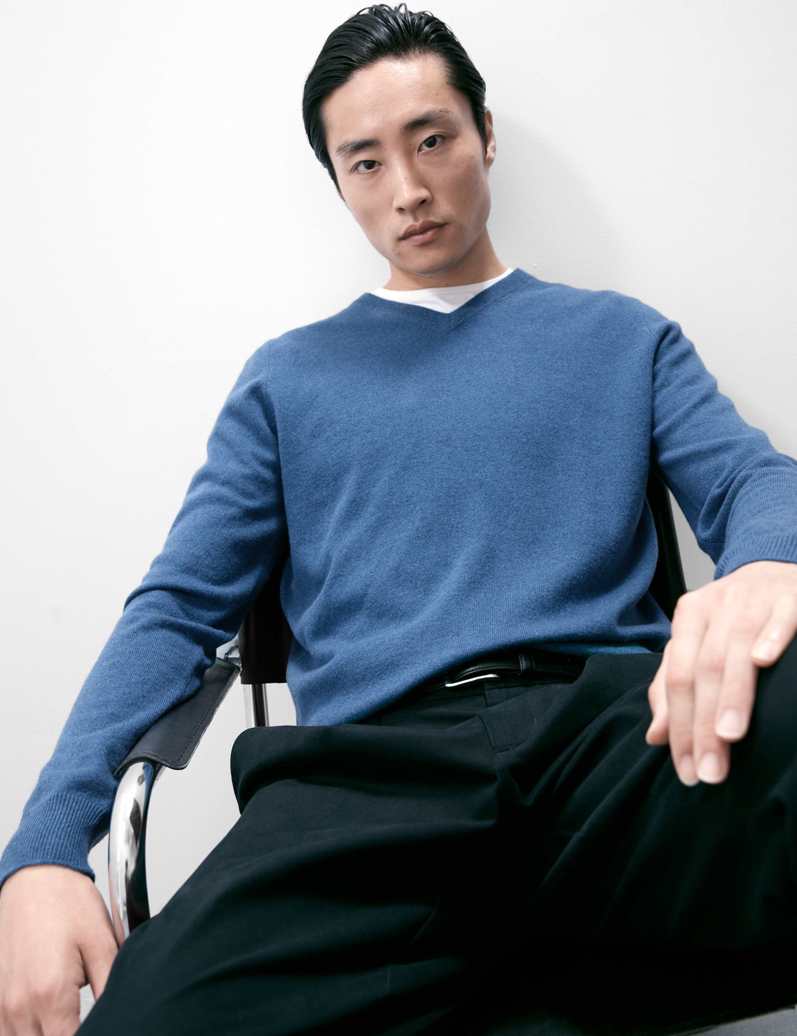 Pure Cashmere V-Neck Jumper 4 of 5