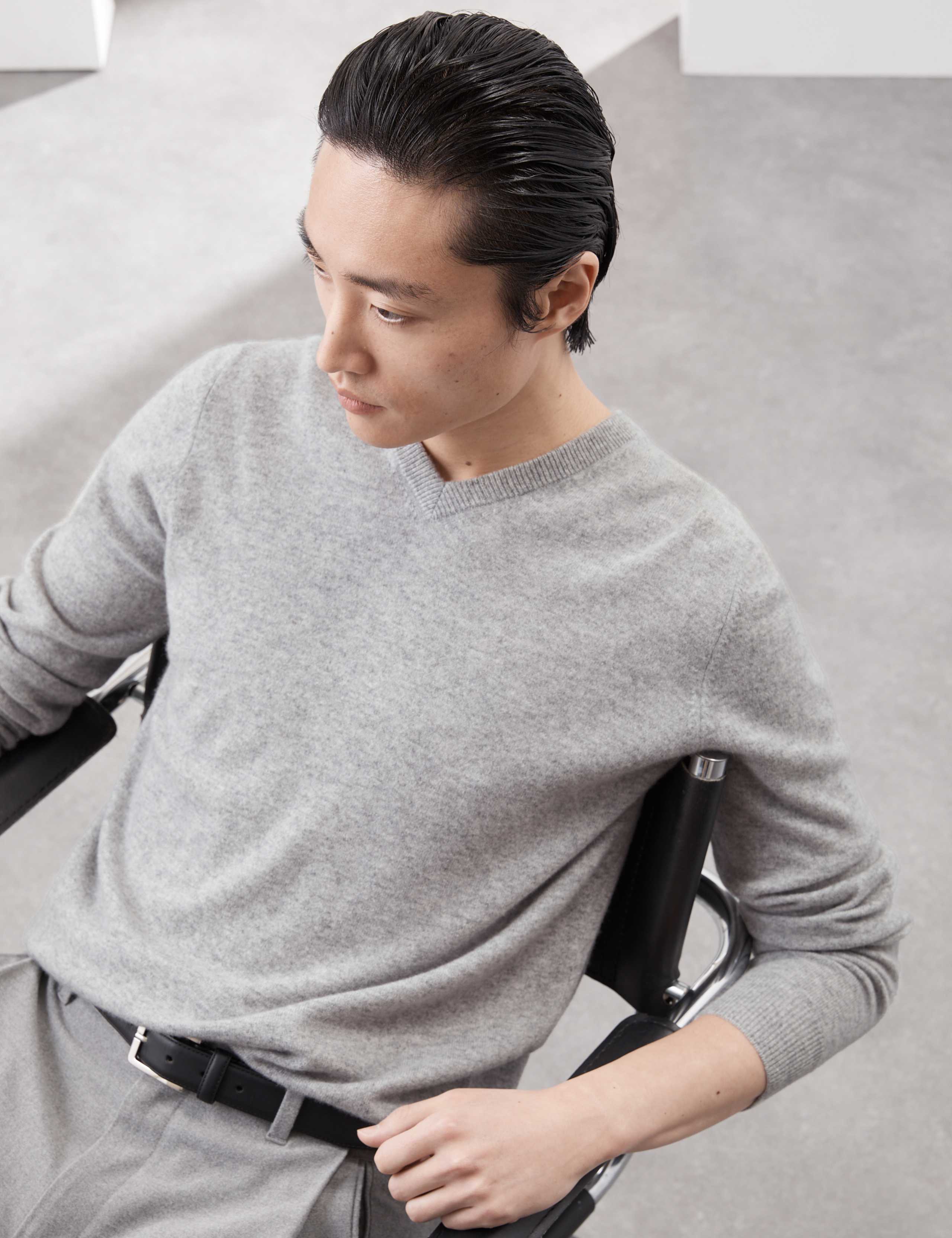 Pure Cashmere V-Neck Jumper 5 of 7