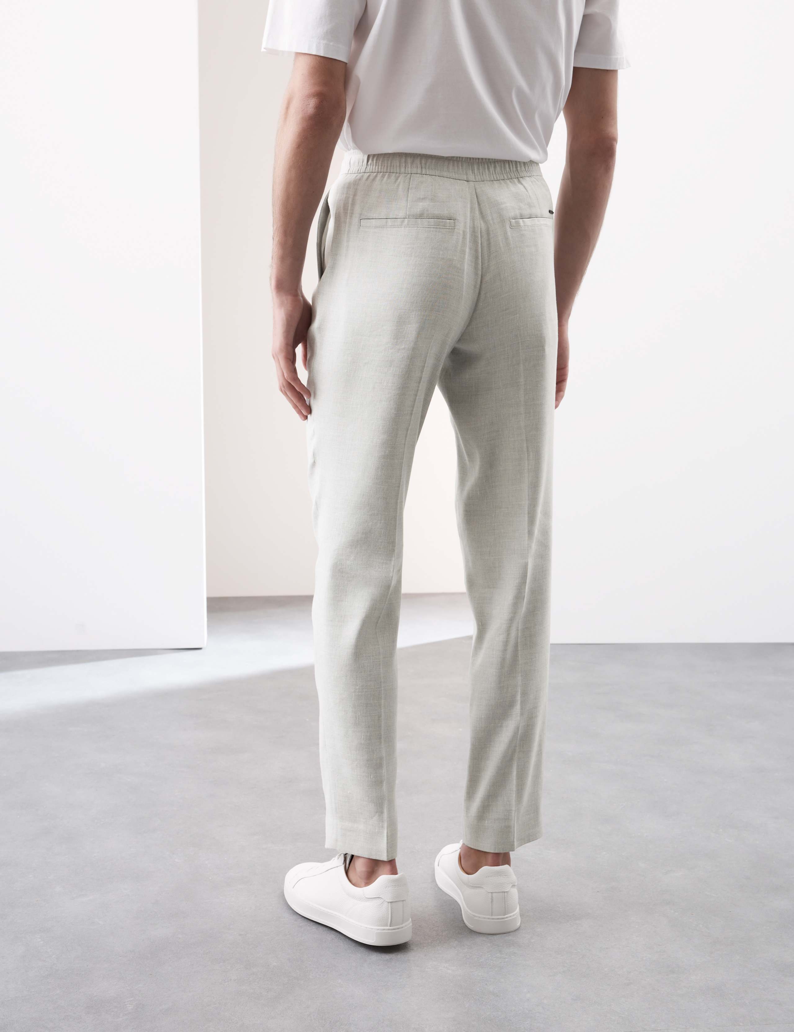Tapered Fit Italian Linen Blend Elasticated Trousers 4 of 6