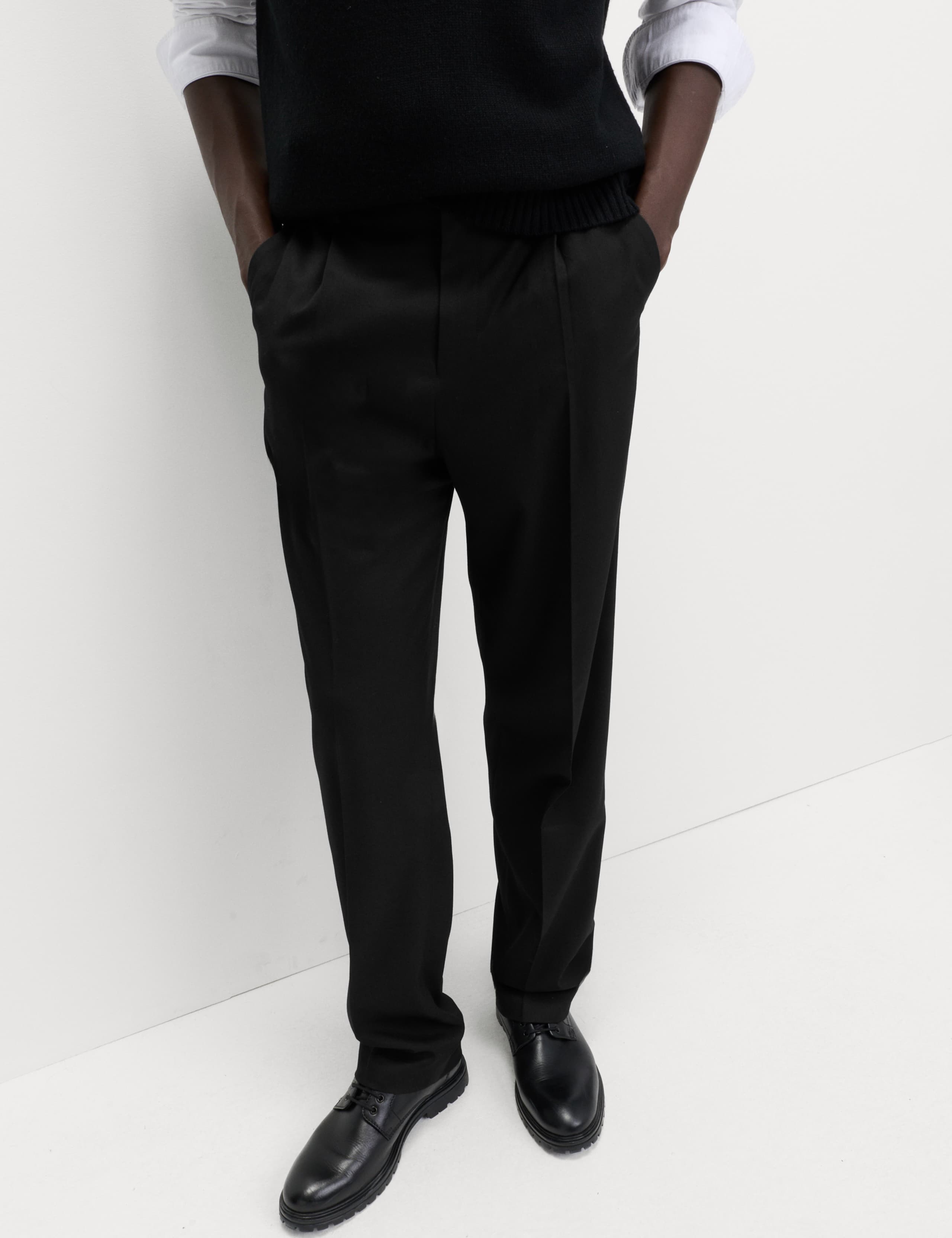 Relaxed Fit Single Pleat Trousers 3 of 7