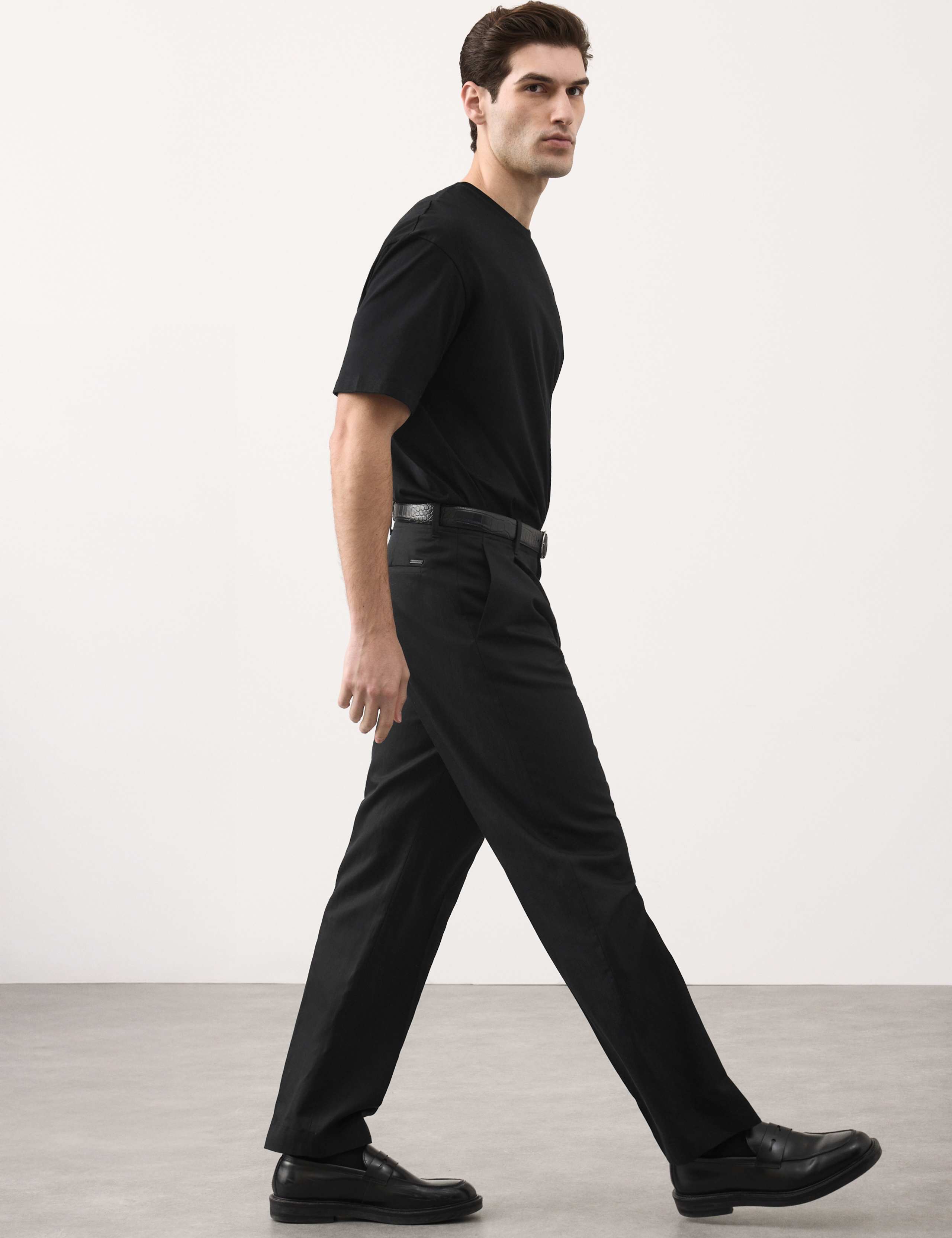 Relaxed Fit Lyocell Rich Pleat Front Trousers 5 of 7