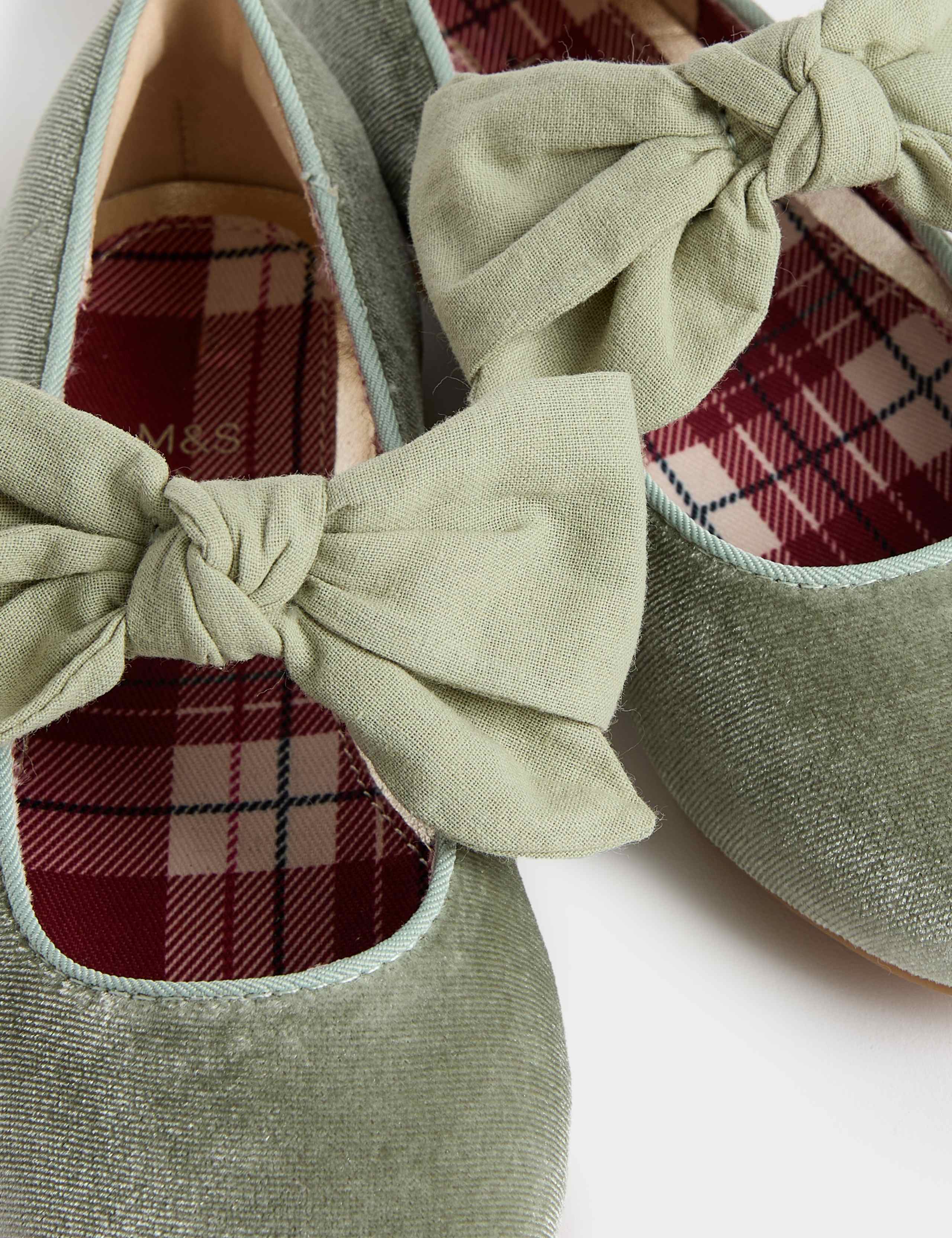 Bow Ballet Shoes (4 Small - 2 Large) 3 of 5