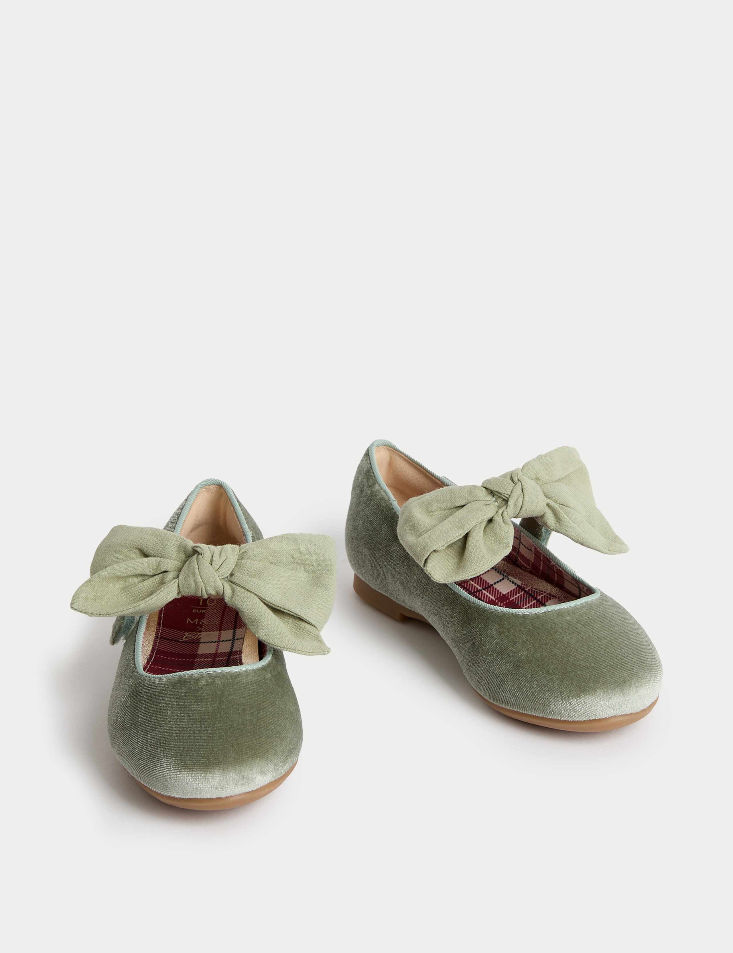 Bow Ballet Shoes (4 Small - 2 Large) 2 of 5