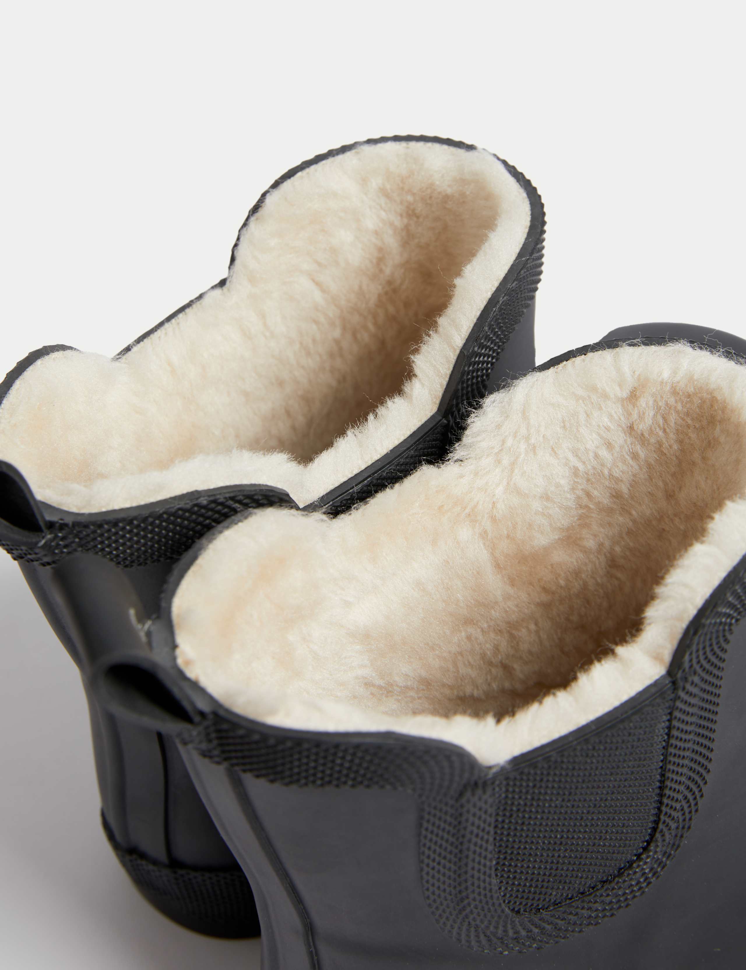 Kids' Wellies (4 Small - 2 Large) 3 of 4