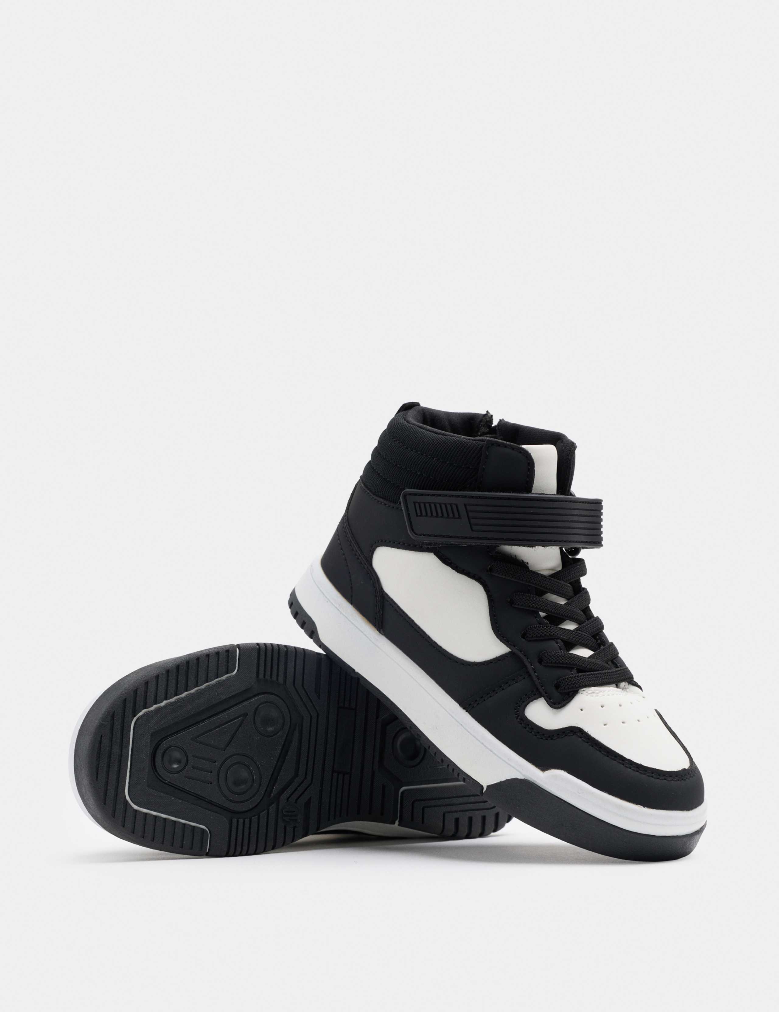Kids Freshfeet™ High Top Trainer (5 Small - 6 Large) 1 of 4