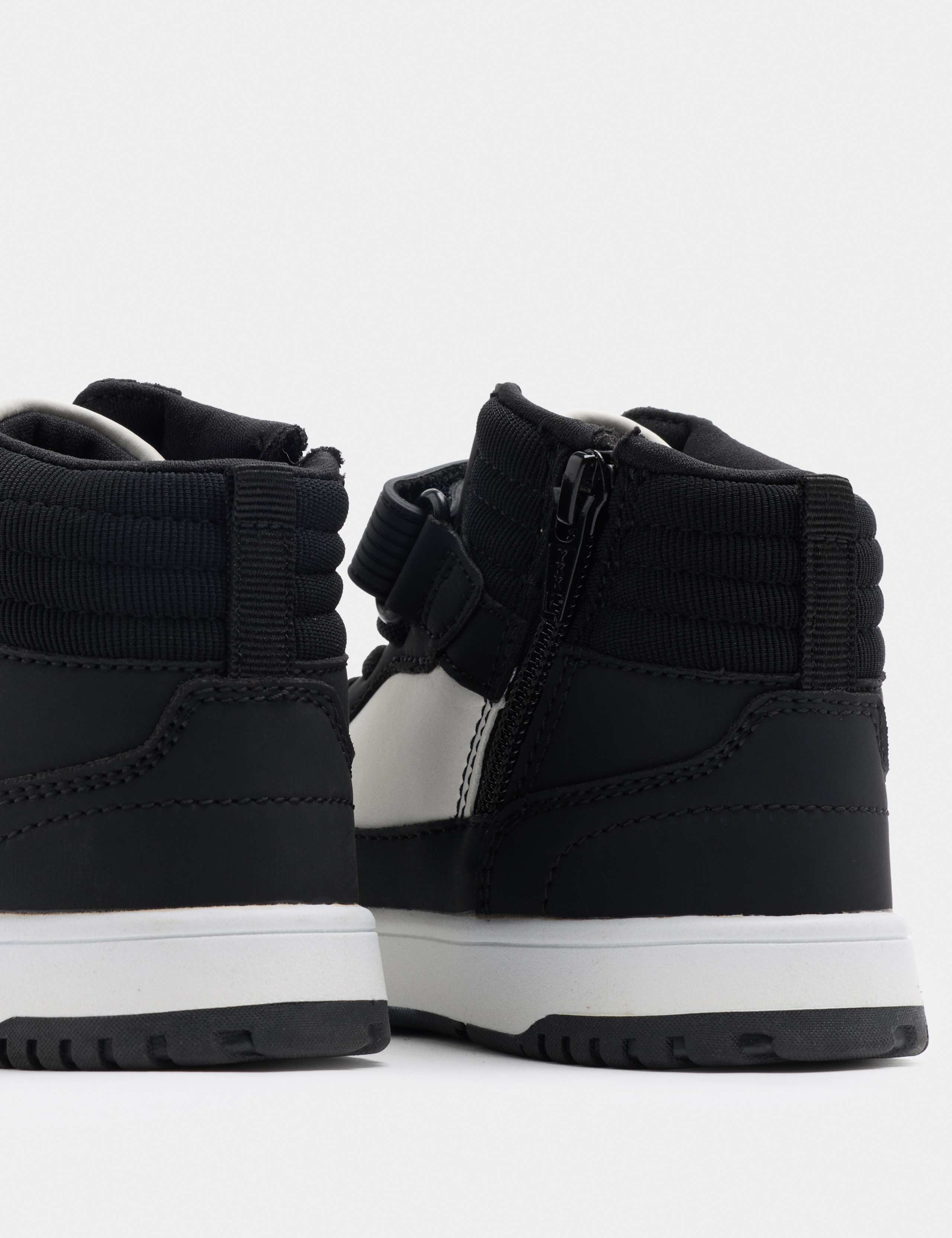Kids Freshfeet™ High Top Trainer (5 Small - 6 Large) 3 of 4