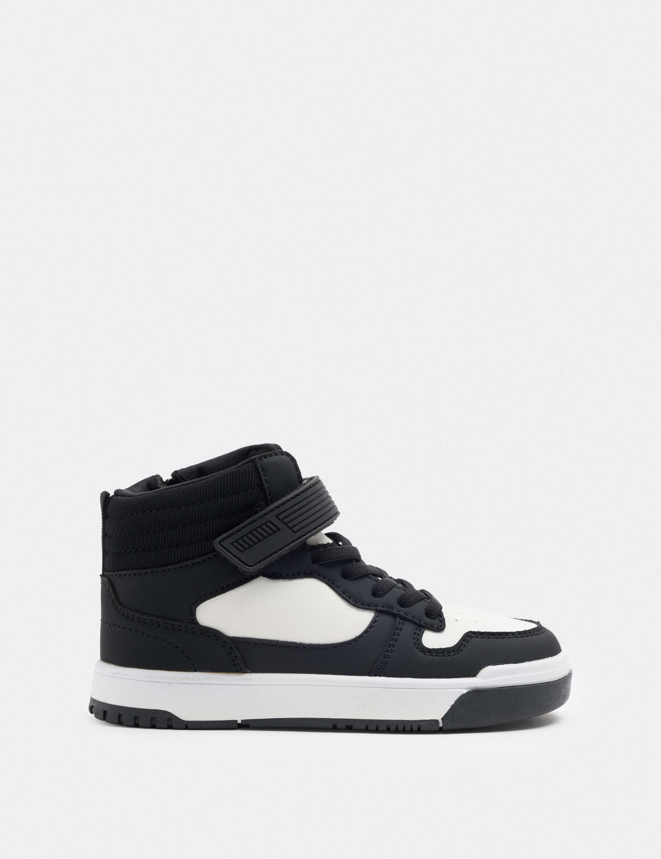 Kids Freshfeet™ High Top Trainer (5 Small - 6 Large) 2 of 4
