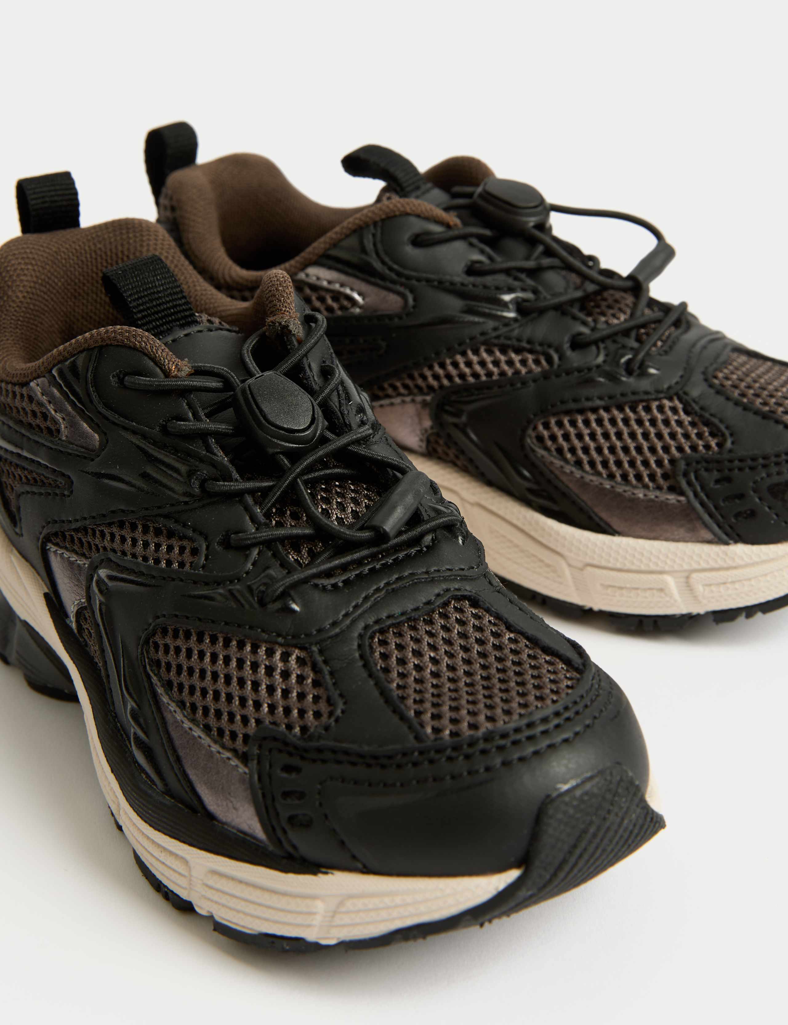 Kids' Freshfeet™ Toggle Runner Trainers (4 Small - 7 Large) 3 of 4