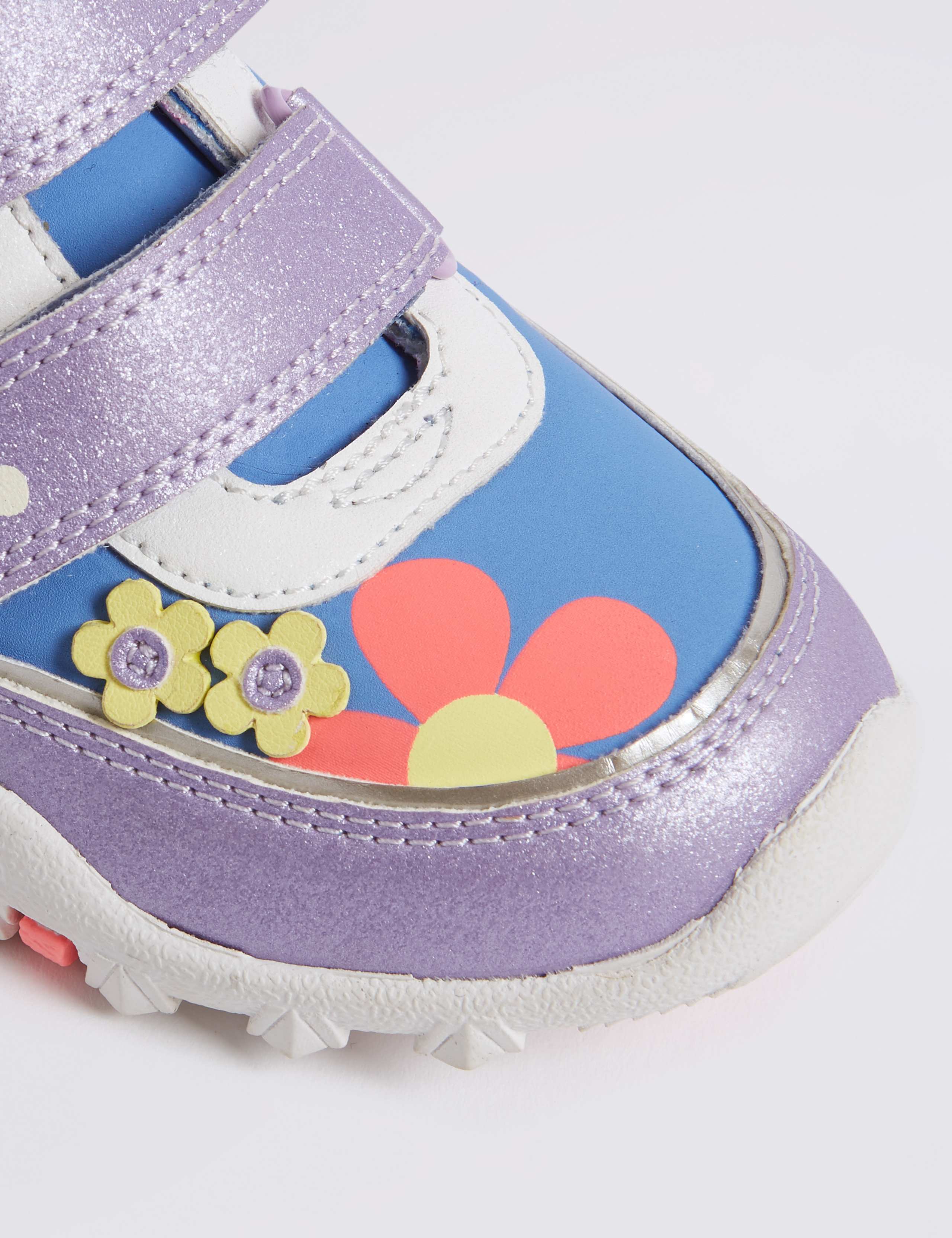 Kids’ Flashing Lights Fashion Trainers (5 Small - 12 Small) 4 of 5