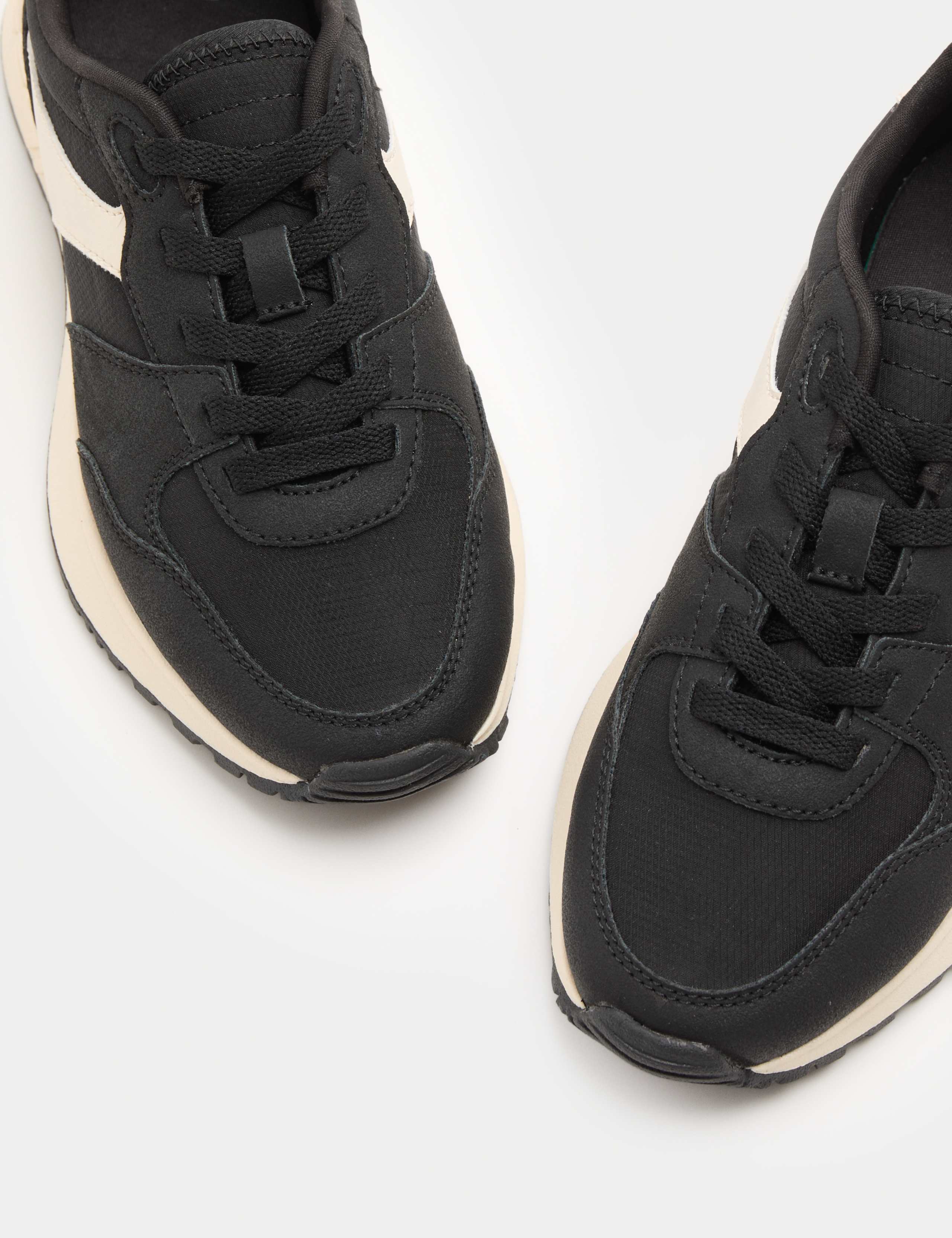 Kids Ultra Lace Up Trainers (4 Small-7 Large) 3 of 3