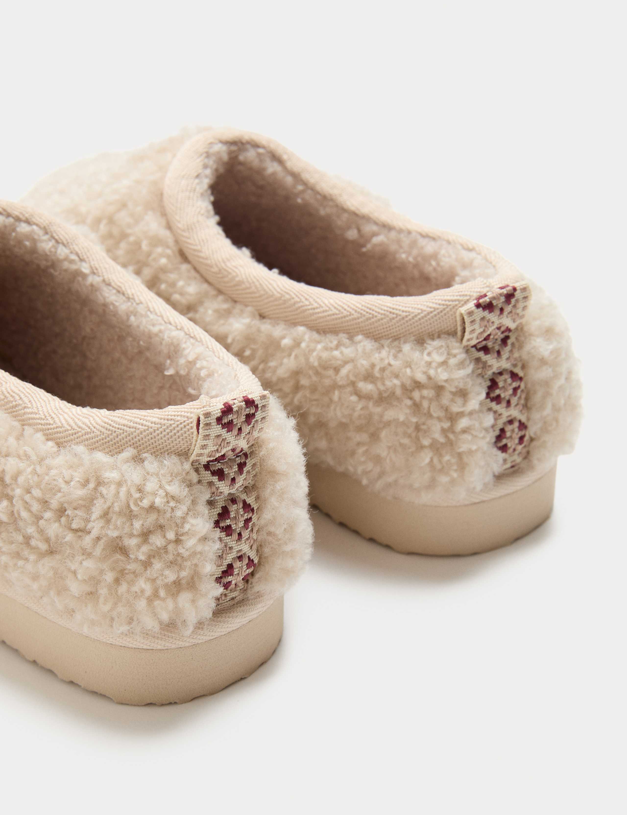Kids' Slippers (9 Small - 7 Large) 3 of 3