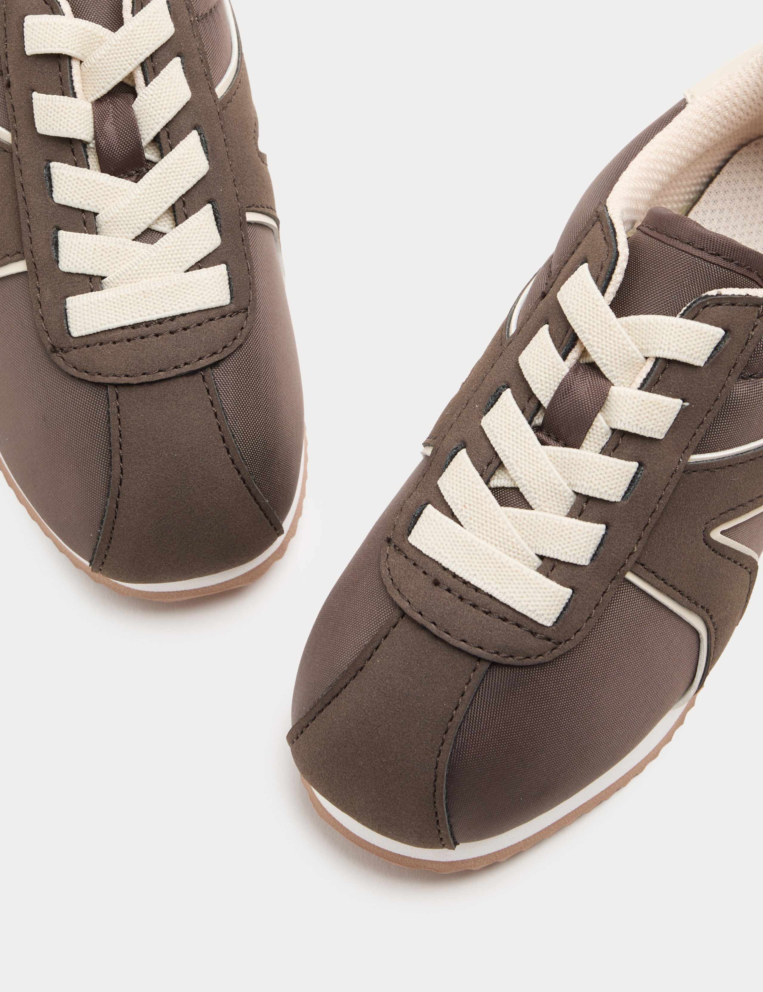 Kids’ Retro Trainers (4 Small-7 Large) 1 of 3