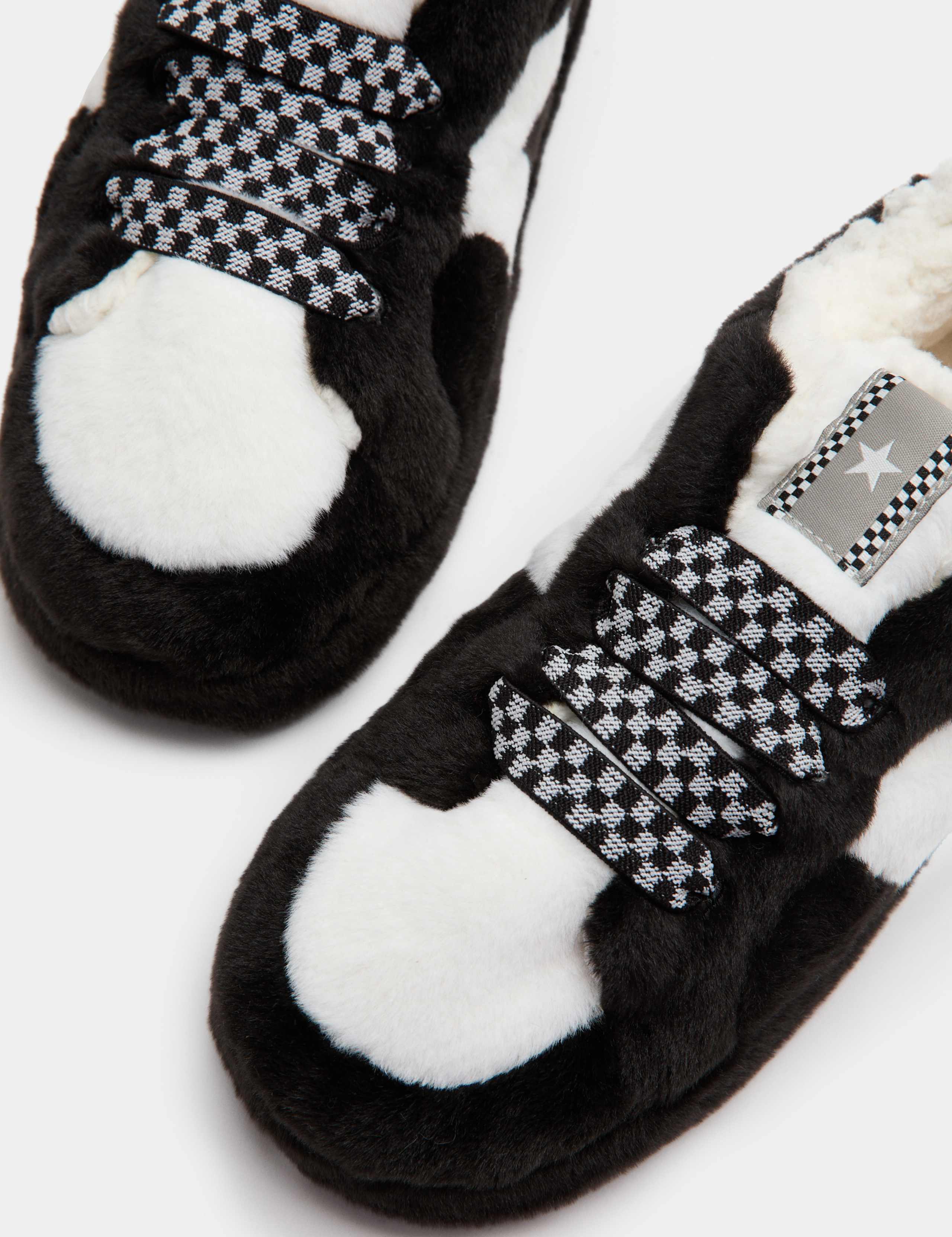 Kids’ 3D Trainer Slippers (4 Small-7 Large) 3 of 3