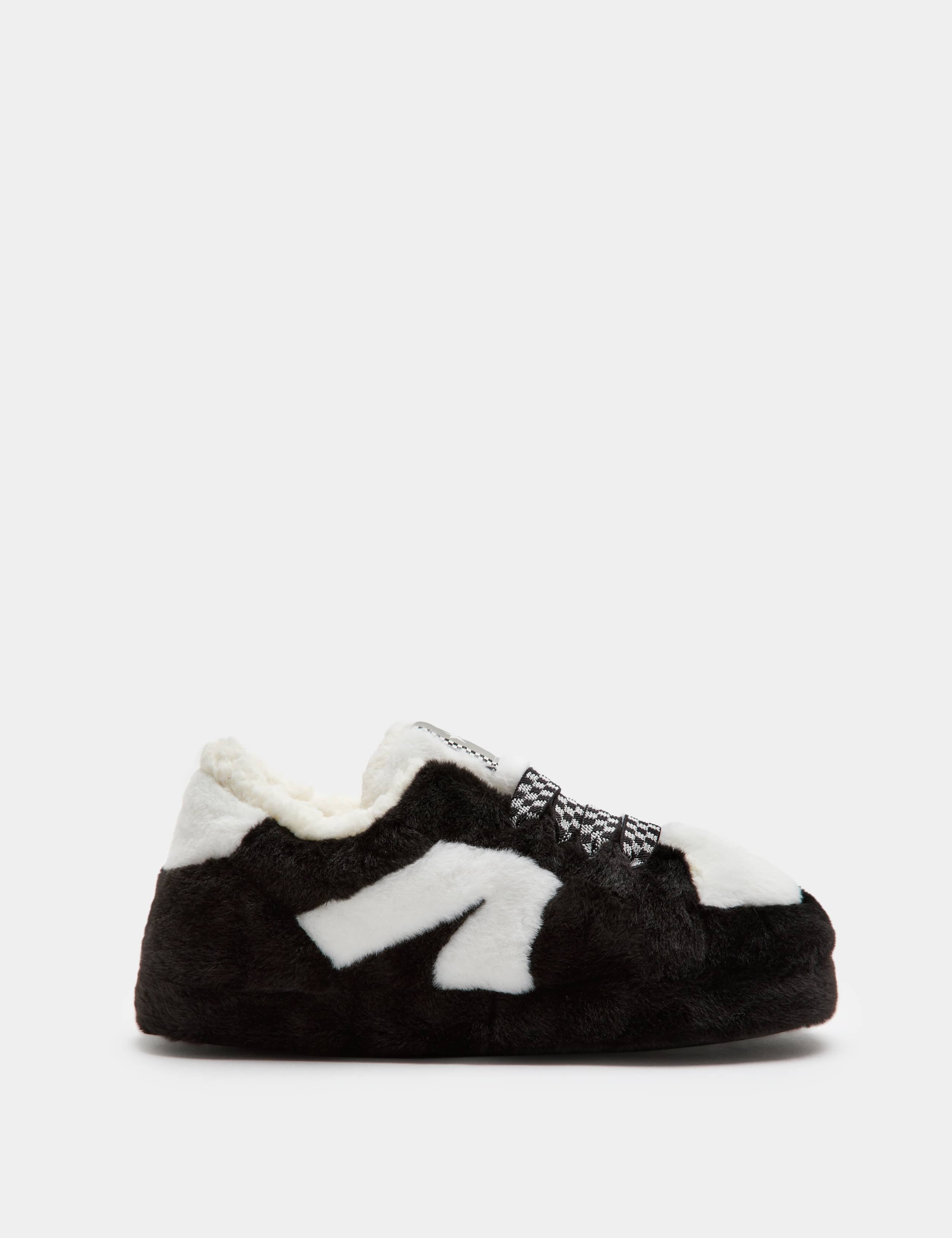 Kids’ 3D Trainer Slippers (4 Small-7 Large) 2 of 3
