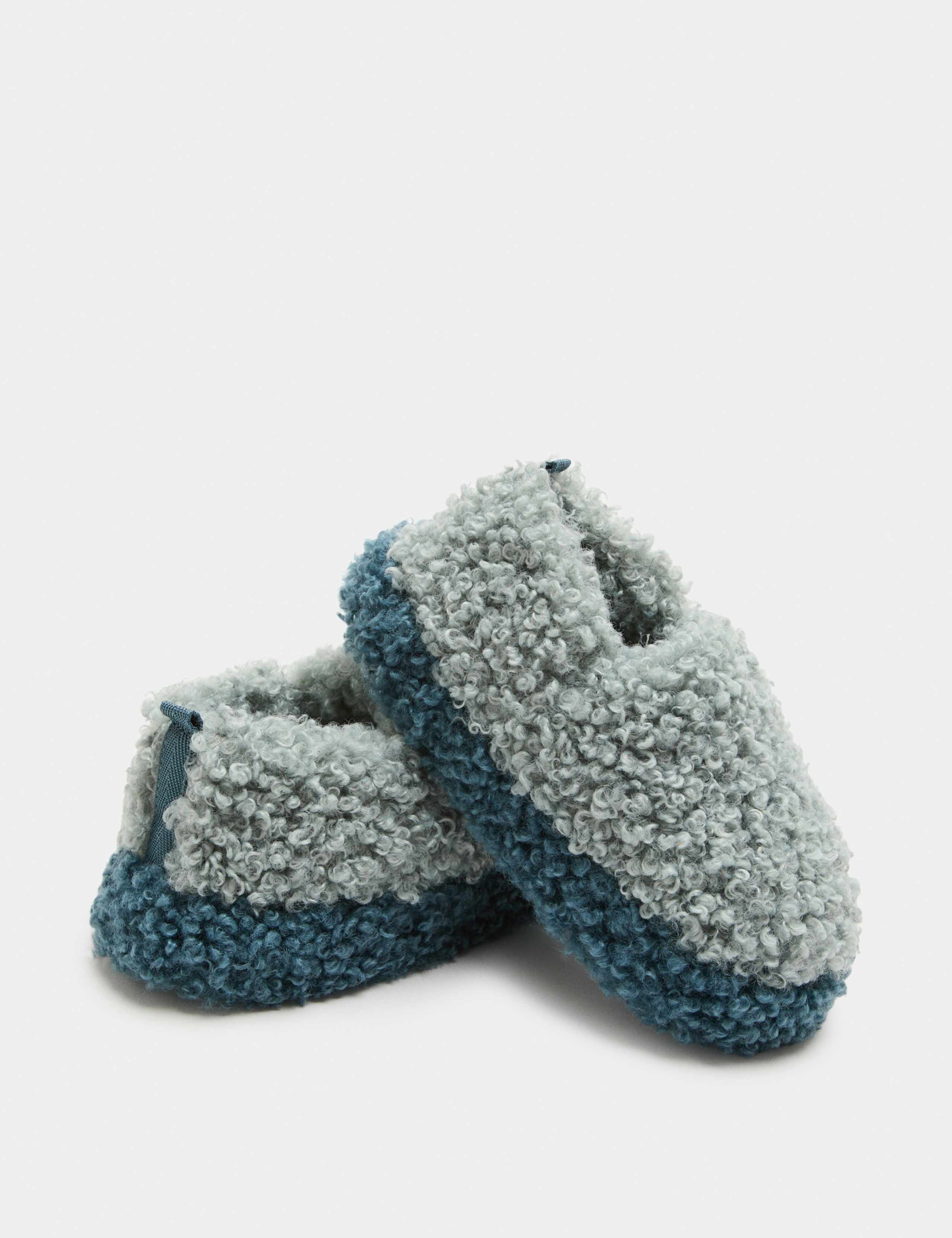 Kids’ Faux Fur Colour Block Slippers (10 Small-6 Large) 3 of 3