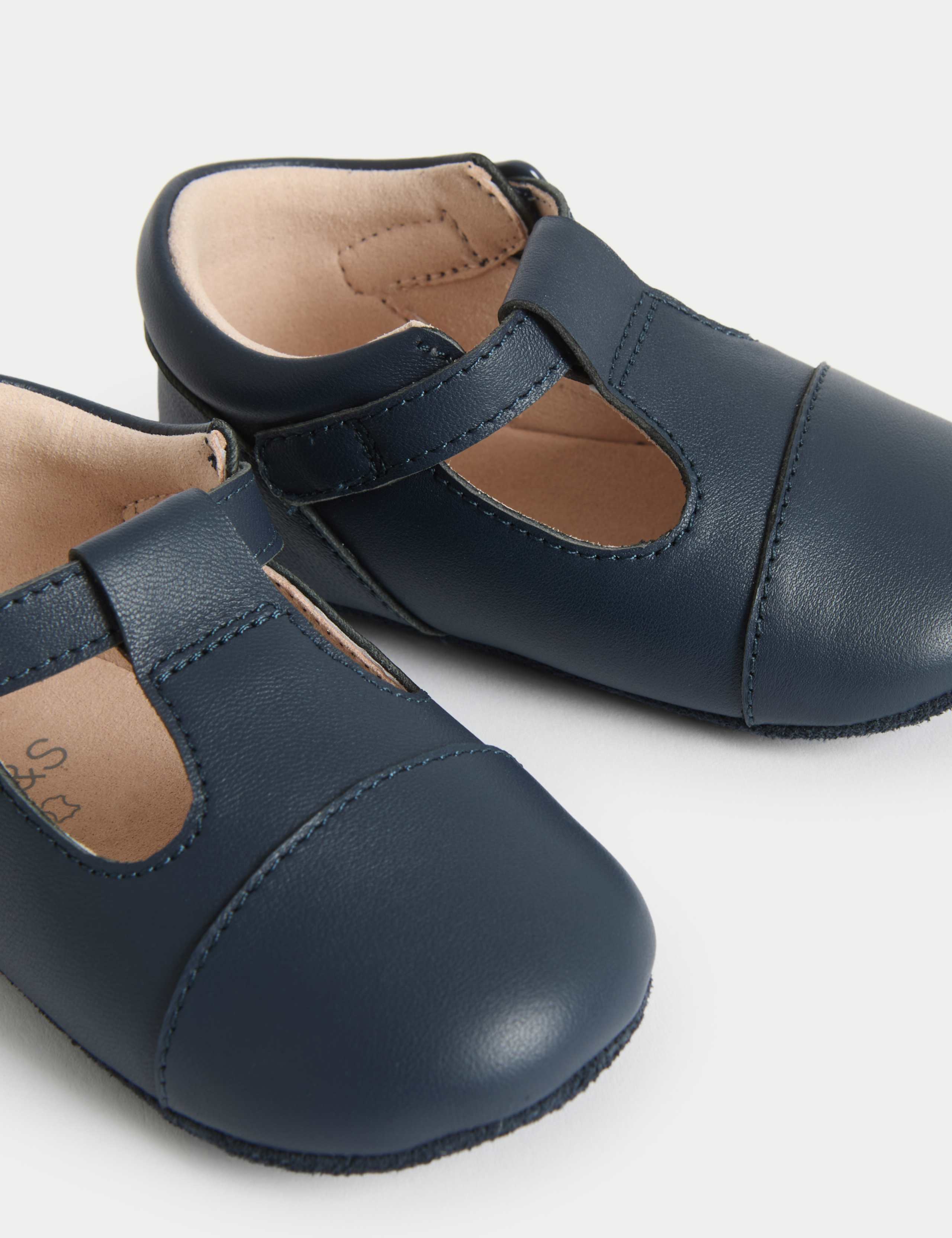 T Bar Pram Shoes (0 -18 Months) 3 of 4