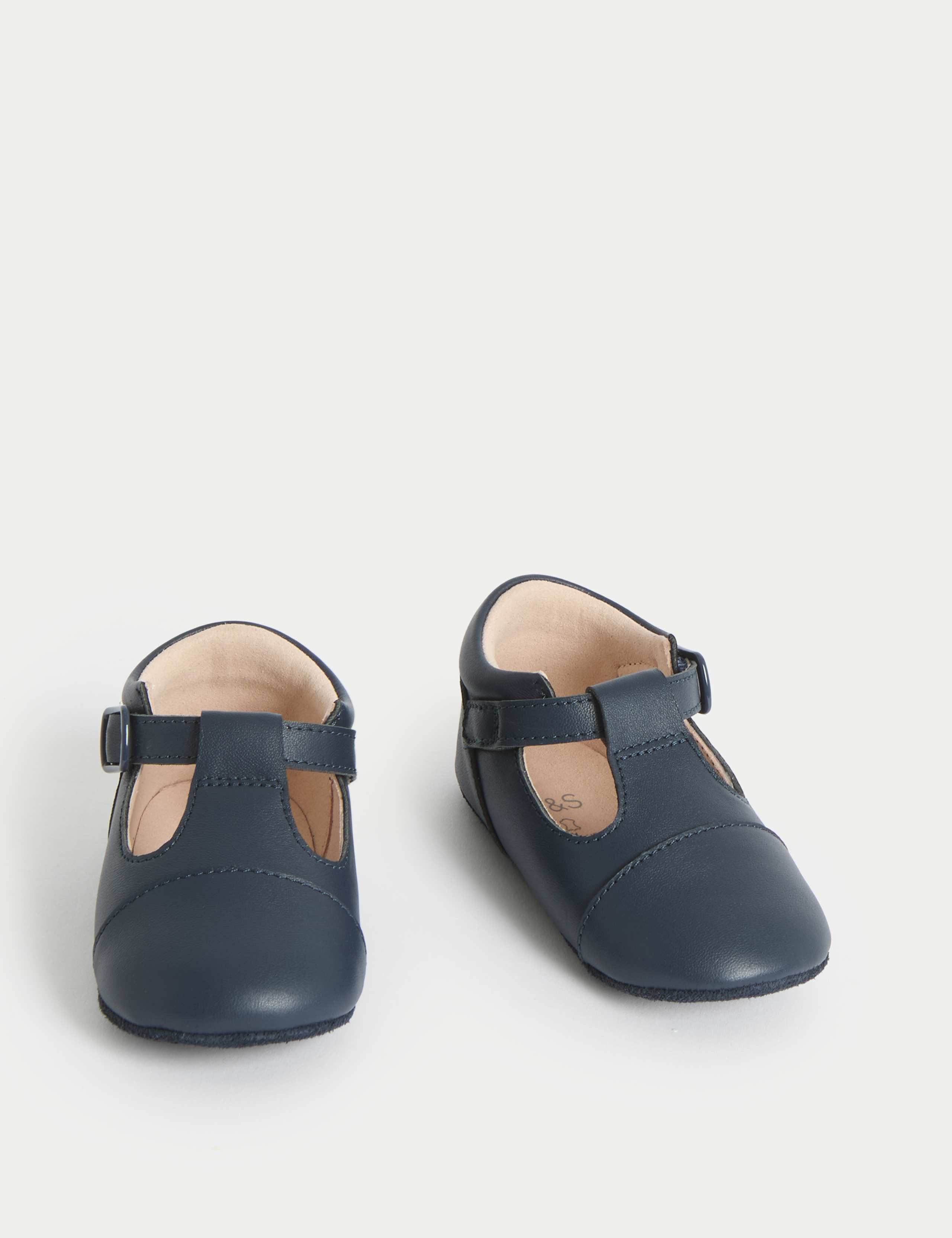 T Bar Pram Shoes (0 -18 Months) 2 of 4