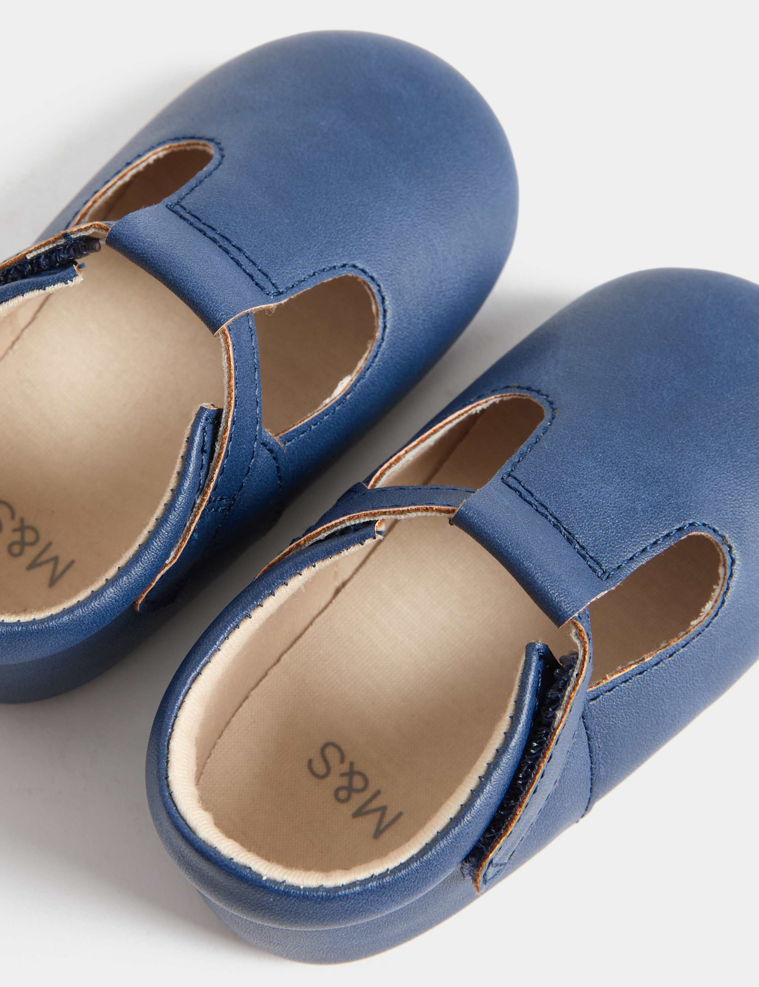 Baby Boy Pram Shoe (0-18 Mths) 3 of 4