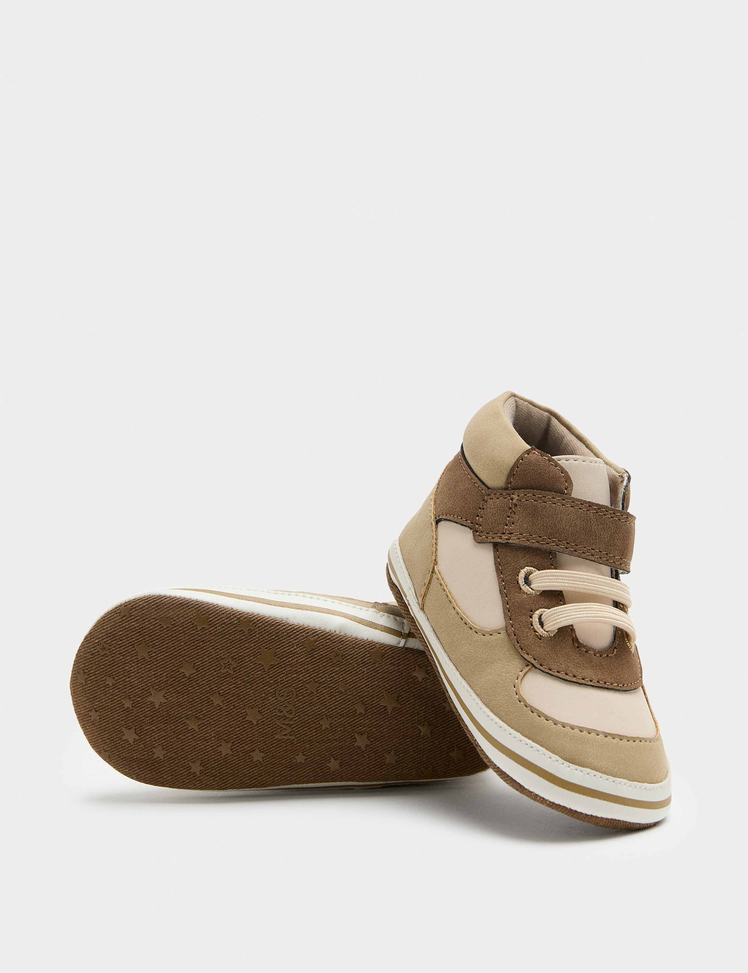 Baby Riptape High Top Trainer Pram Shoes (0-18 Mths) 3 of 3