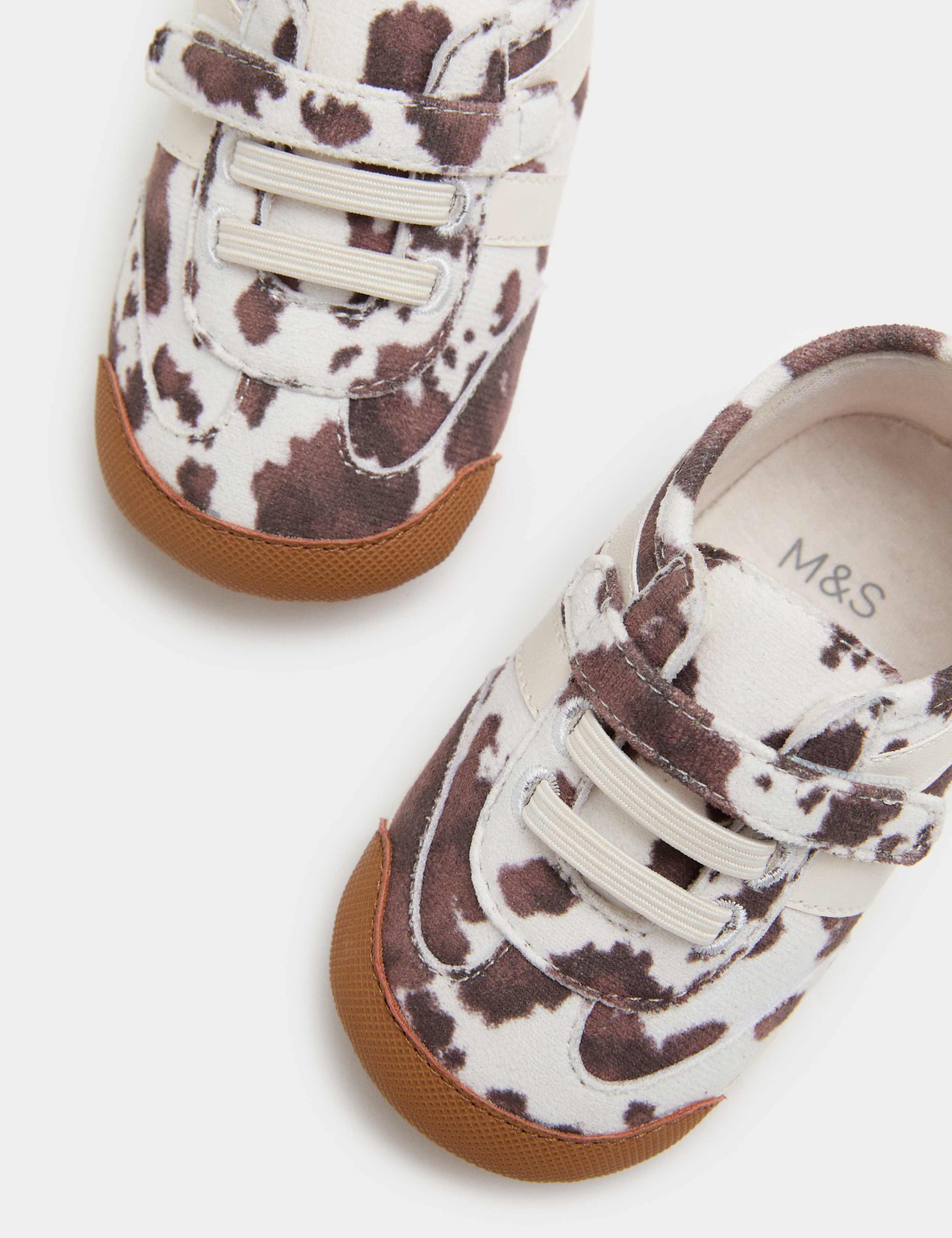Baby Cow Print Riptape Pram Trainers (0-18 Mths) 3 of 3