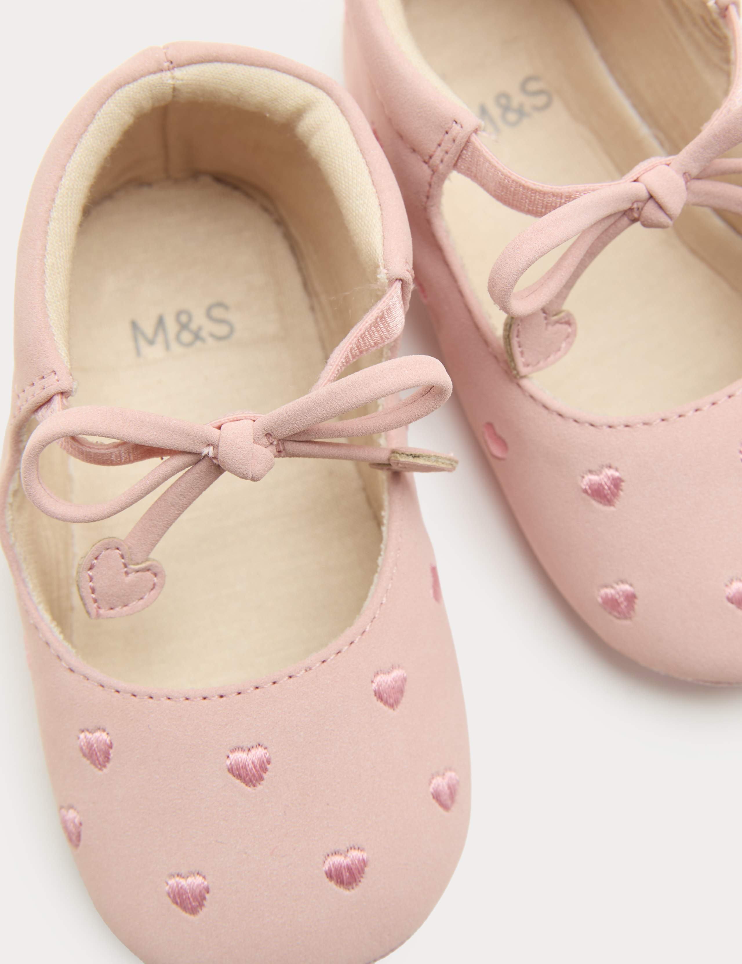 Baby Embroidered Heart Pram Shoes (0-18 Mths) 3 of 3