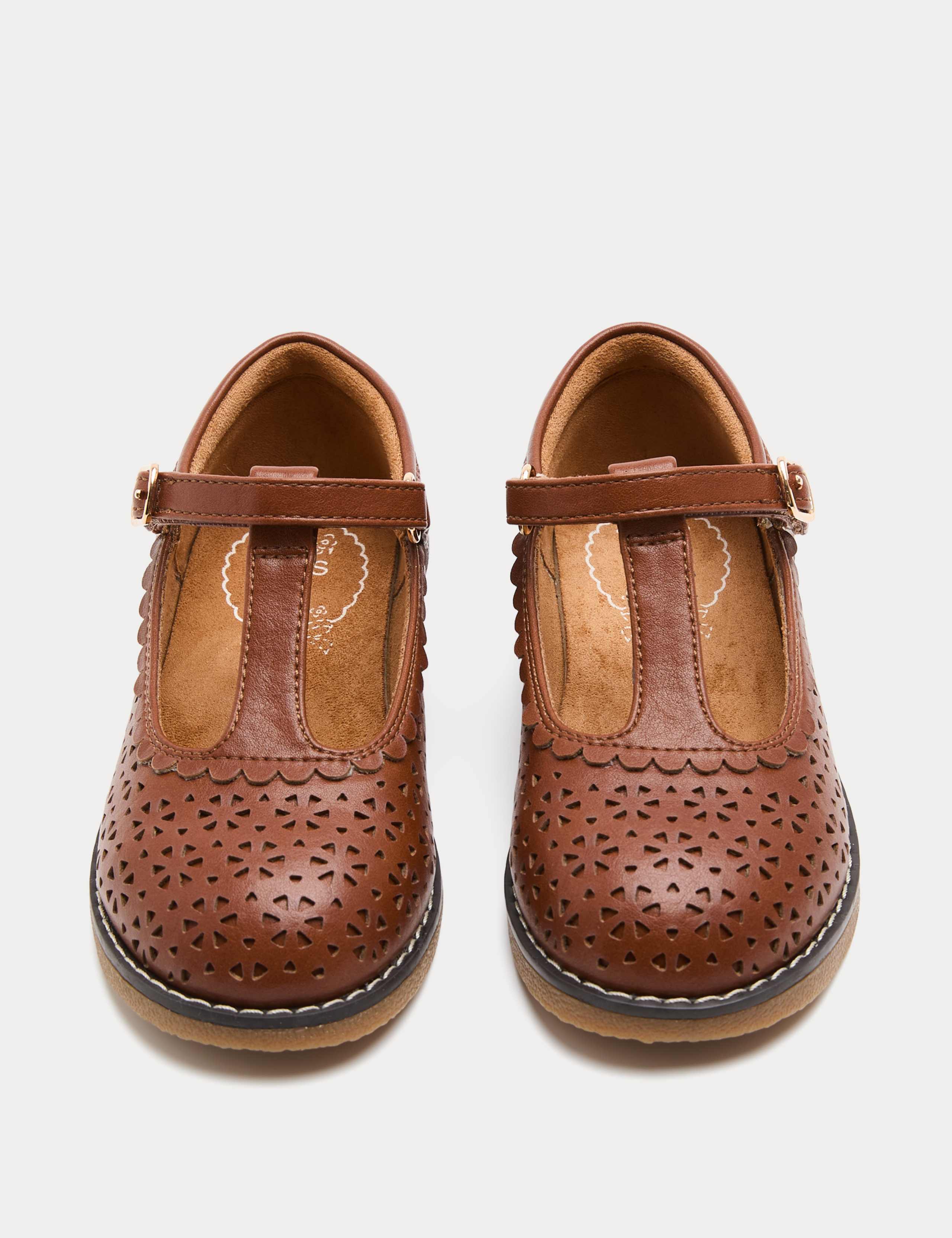 Kid's Heritage Bow T-Bar Shoes (4 Small - 2 Large) 1 of 3