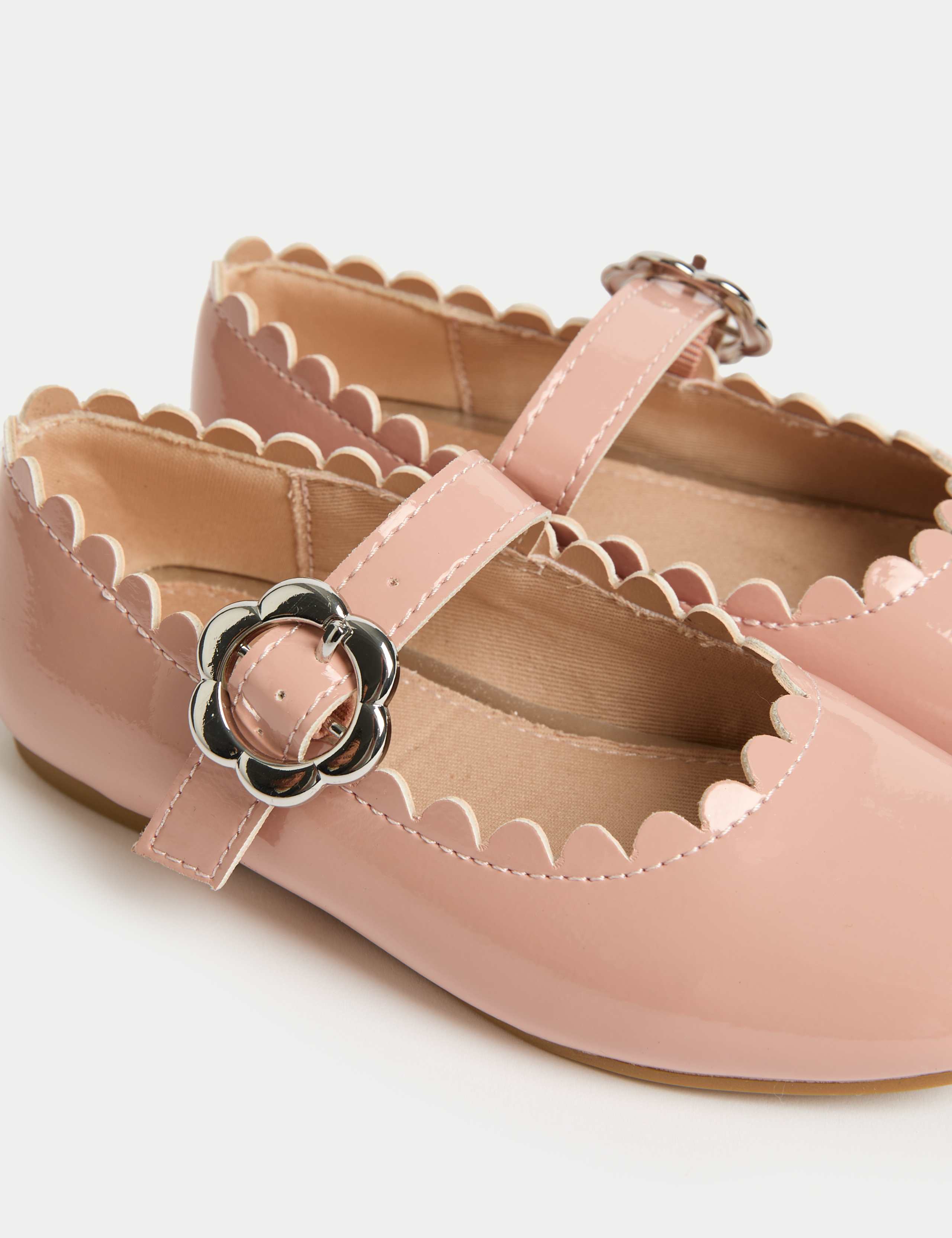 Kids' Patent Scallop Trim Ballet Pumps (4 Small - 2 Large) 3 of 4