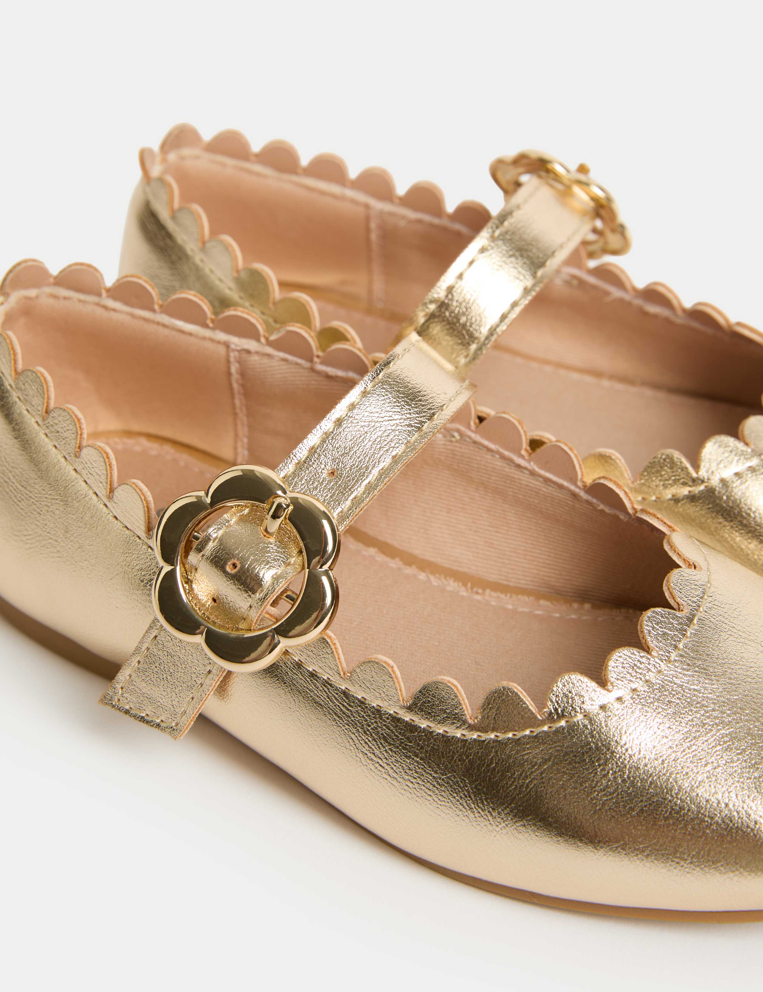 Kids' Patent Scallop Trim Ballet Pumps (4 Small - 2 Large) 3 of 4