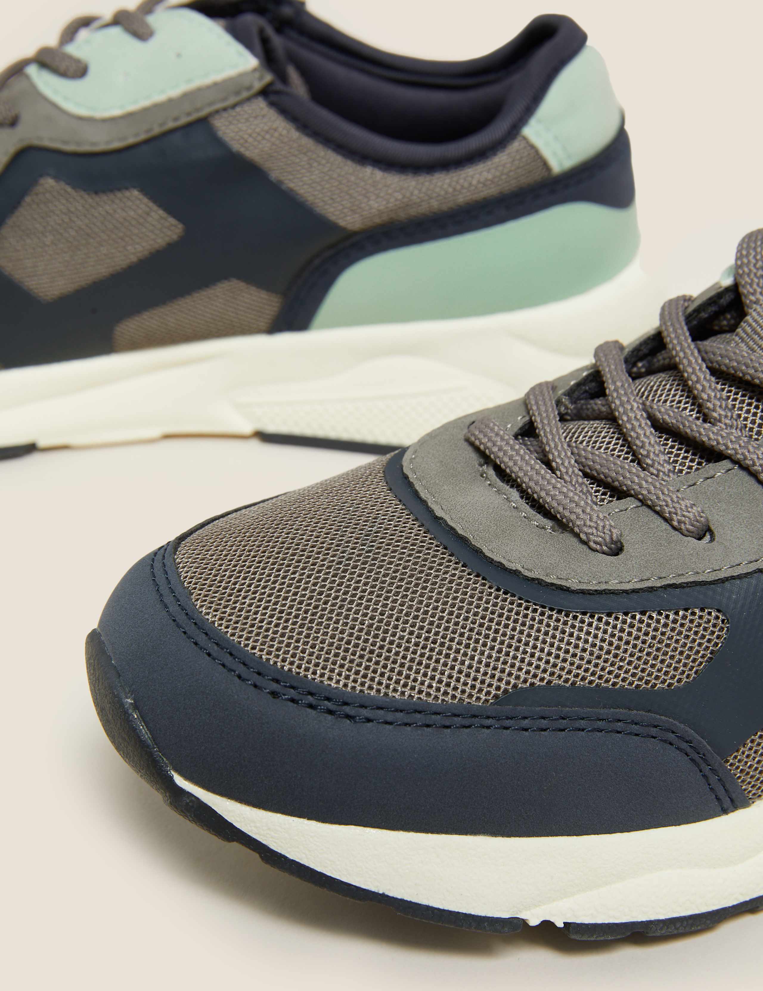 Kids' Freshfeet™ Chucky Trainers (13 Small – 7 Large) 3 of 5