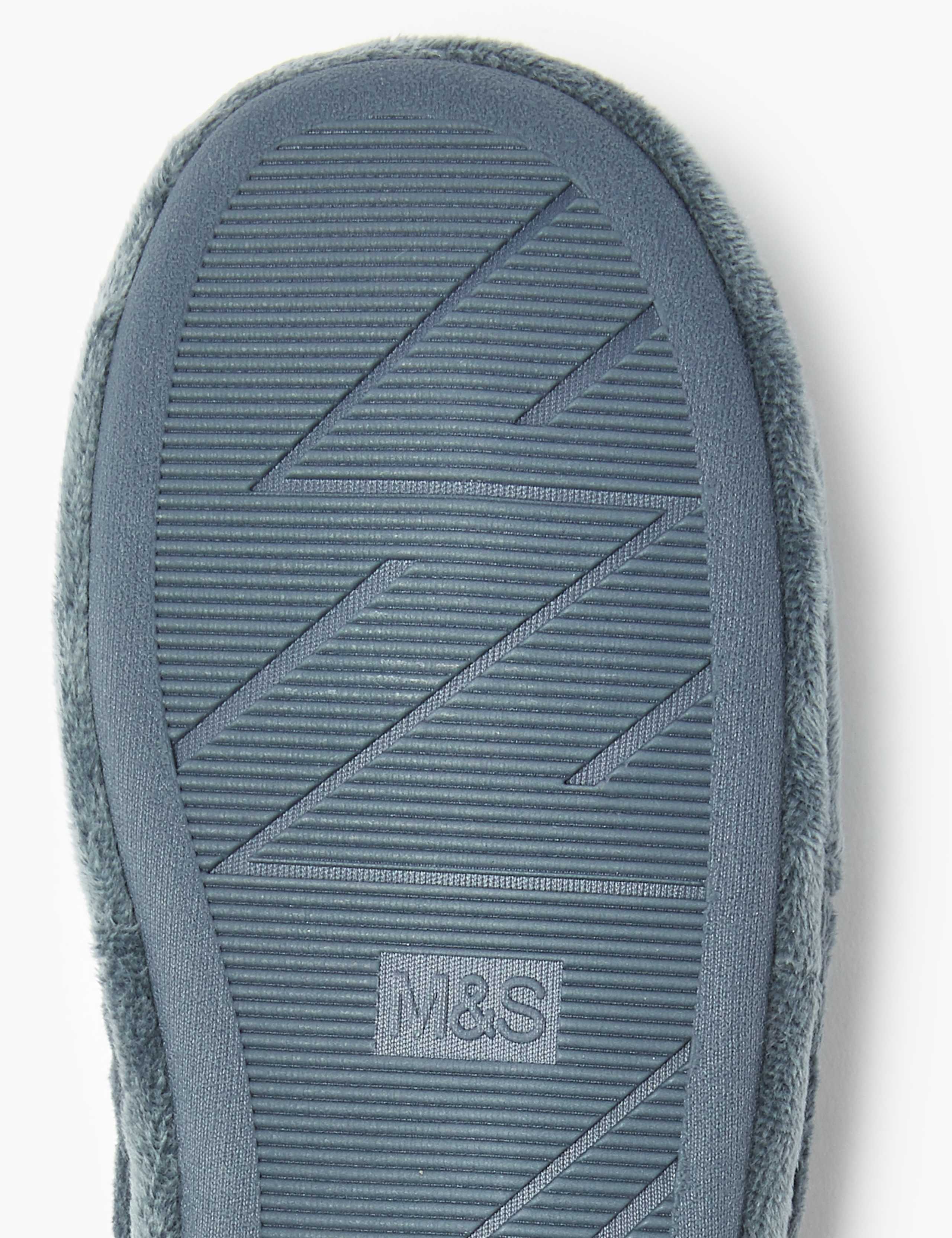 Kids’ Star Wars™ Slippers (13 Small - 7 Large) 5 of 5