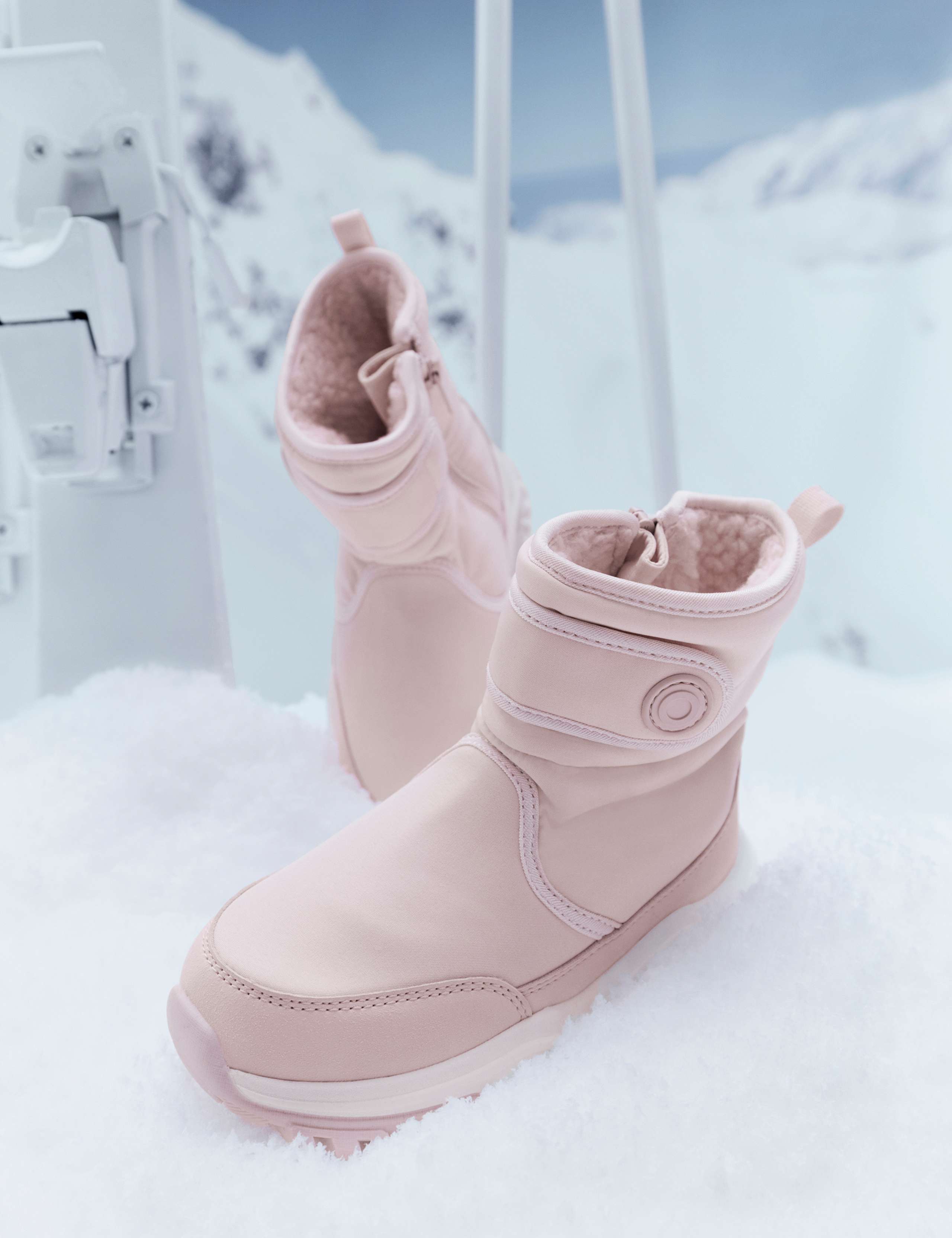 Kids' Waterproof Ski Boots (4 Small - 2 Large) 1 of 6