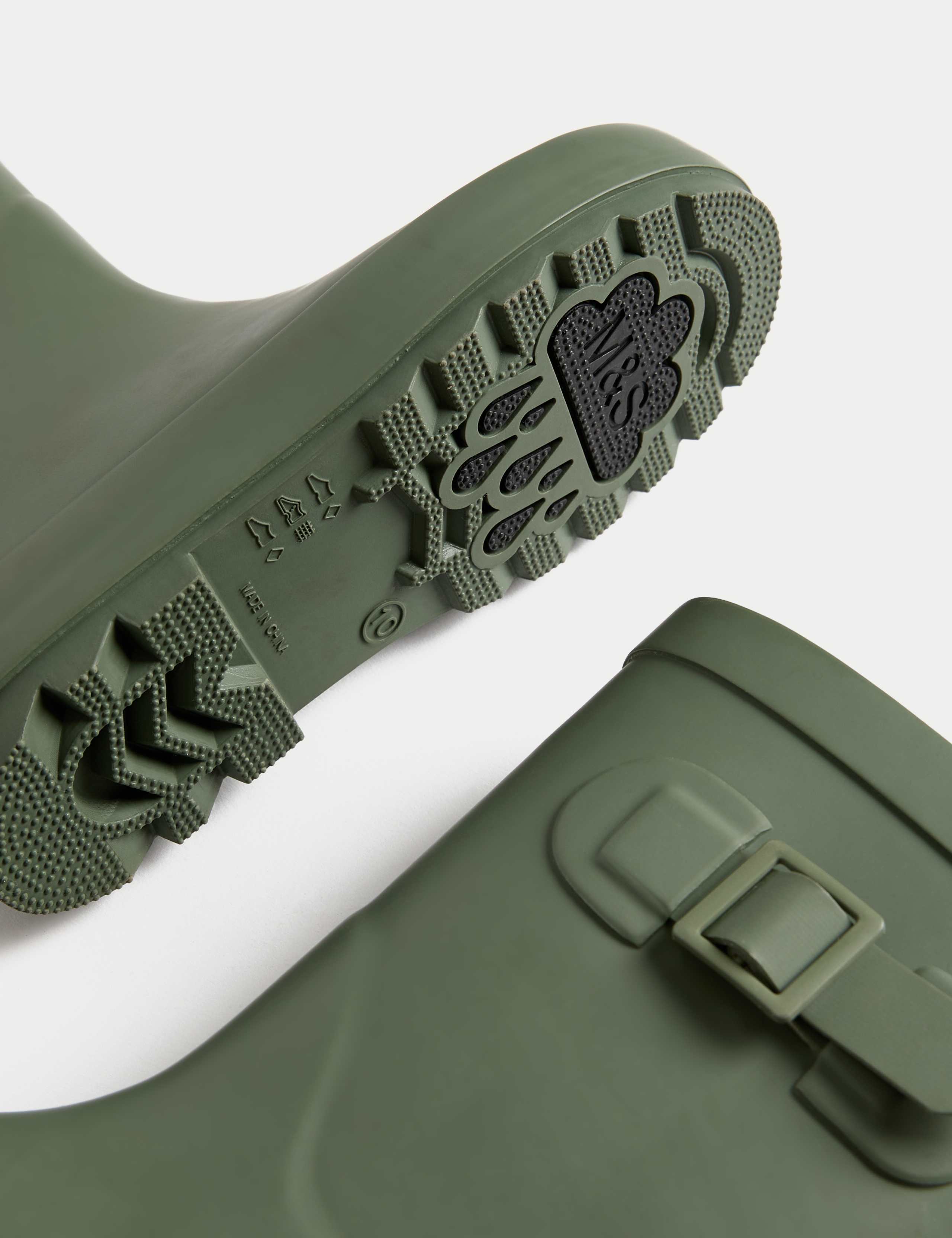 Kids Wellies (4 Small - 6 Large) 2 of 3