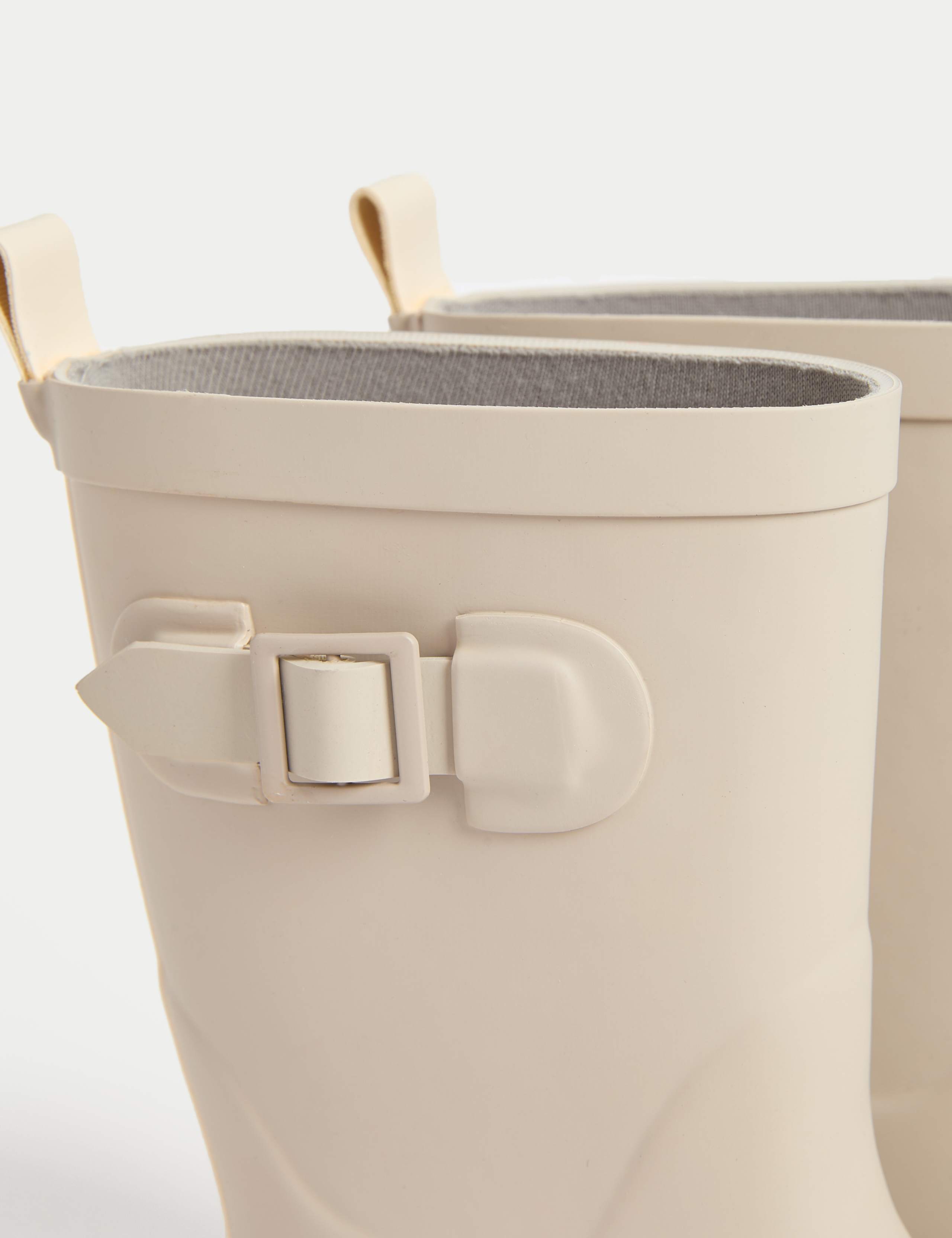 Kids Wellies (4 Small - 6 Large) 3 of 4