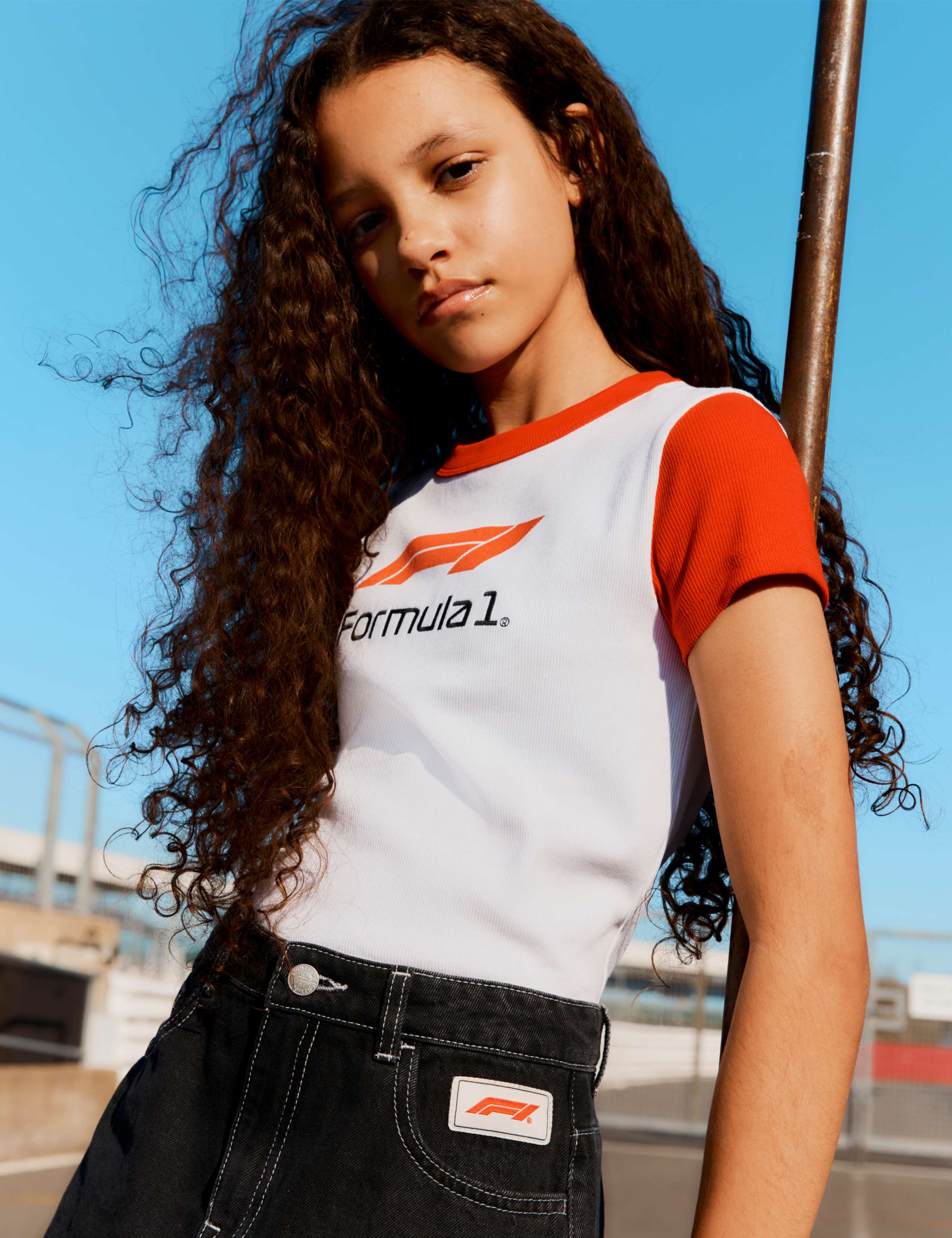 Formula 1® Fitted Crop T-Shirt (6-16 Yrs). 3 of 4