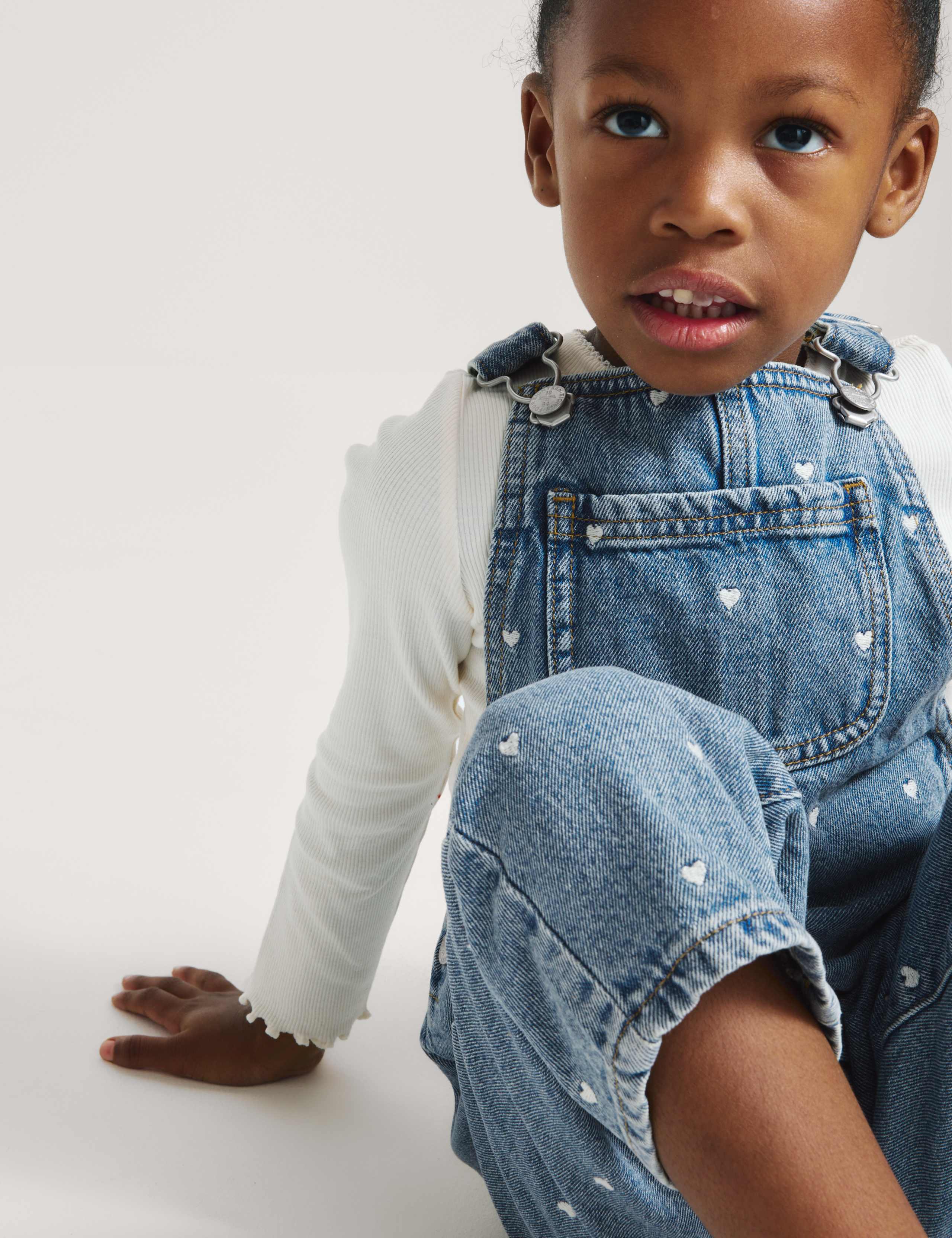 2 Piece Heart Embroidered Dungarees Outfit (2-8 Yrs) 3 of 8