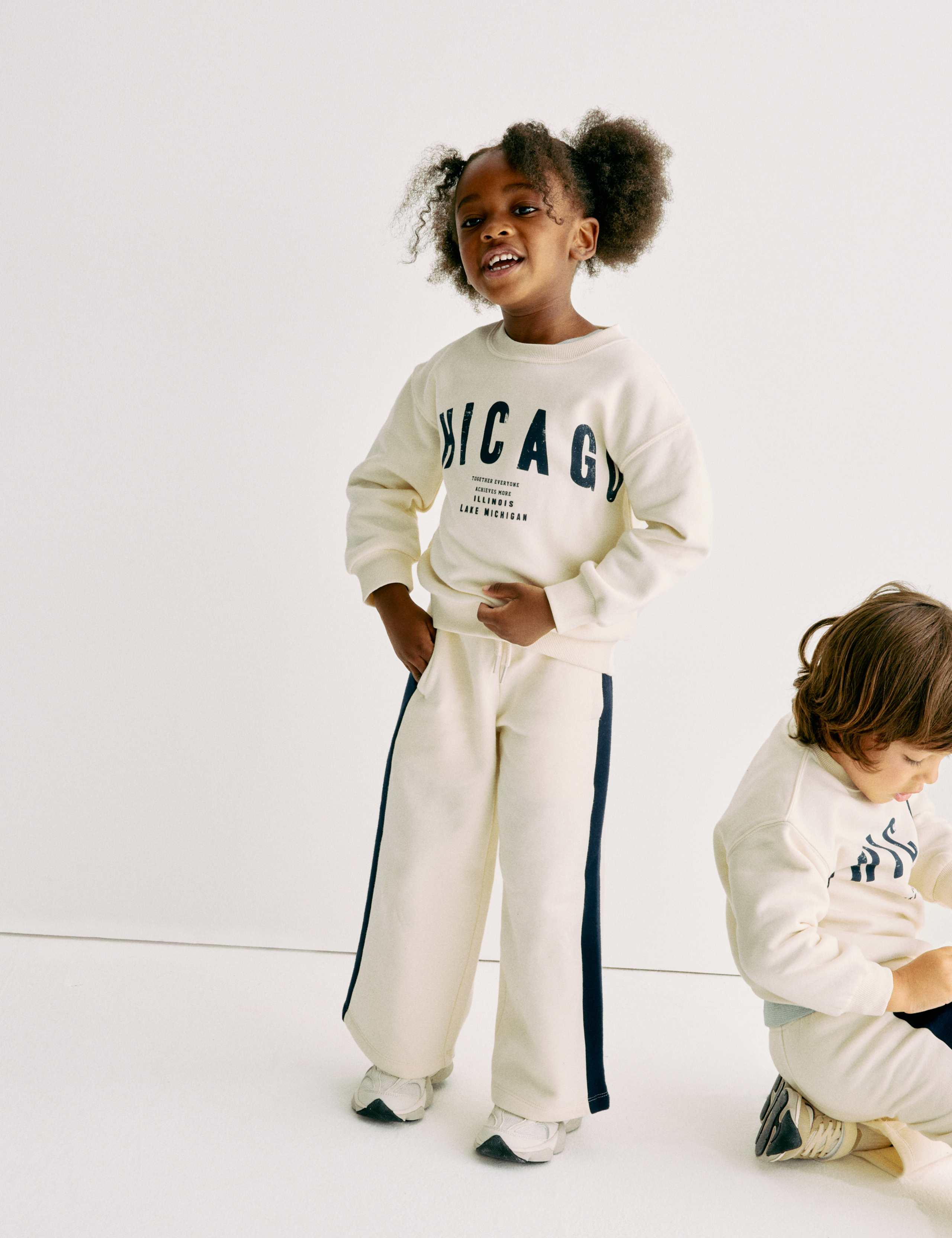 Cotton Rich Chicago Sweatshirt (2-8 Yrs) 3 of 6