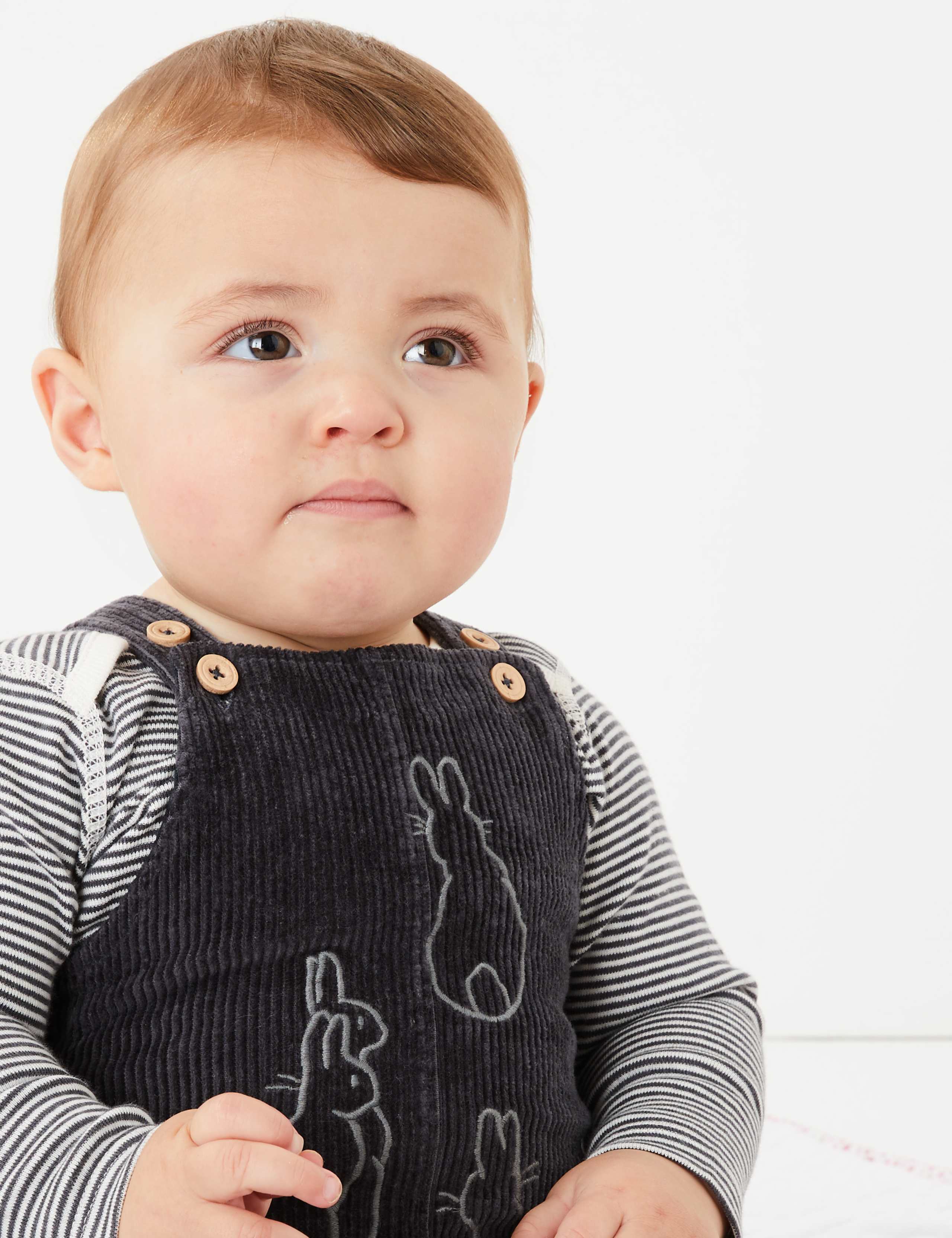 2 Piece Peter Rabbit™ Dungaree Outfit (7lbs-3 Yrs) 7 of 7