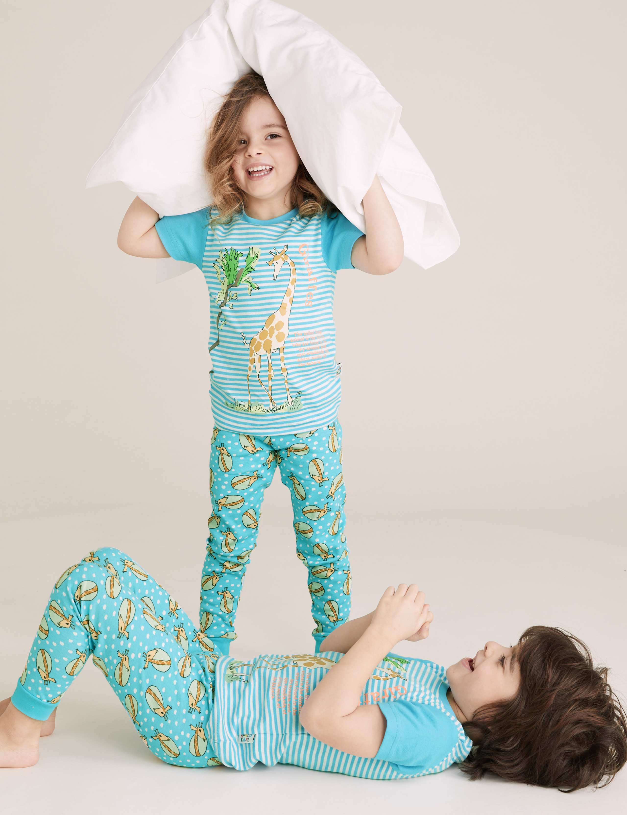 Roald Dahl™ & NHM™ Giraffe Pyjama Set (1-10 Yrs) 1 of 7
