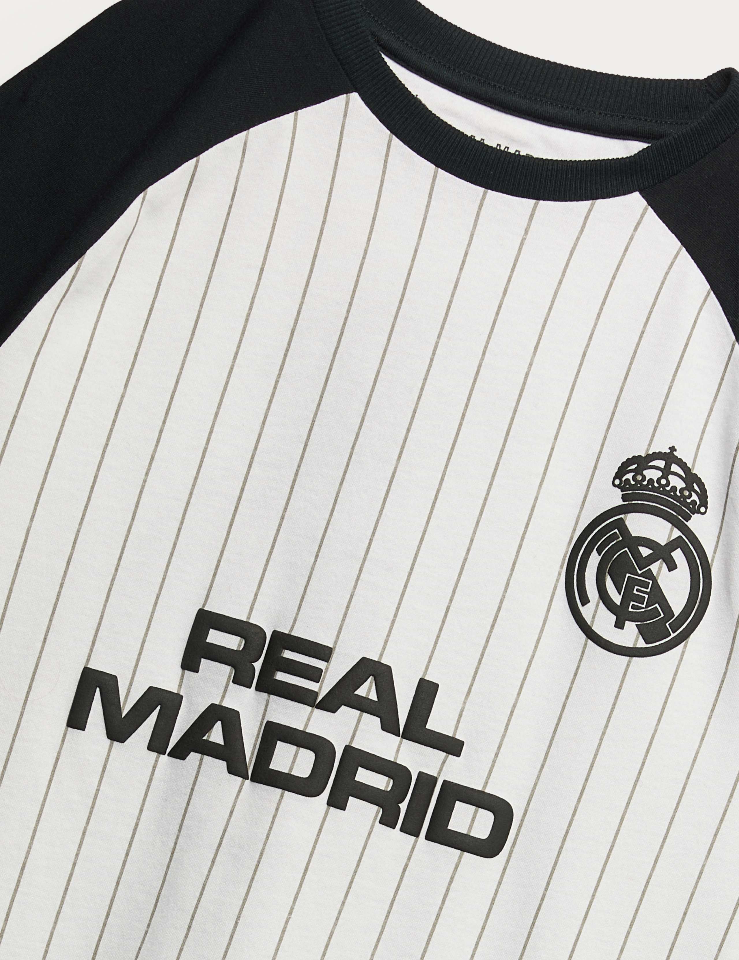 Real Madrid™ Pyjamas (6-16 Yrs) 2 of 4