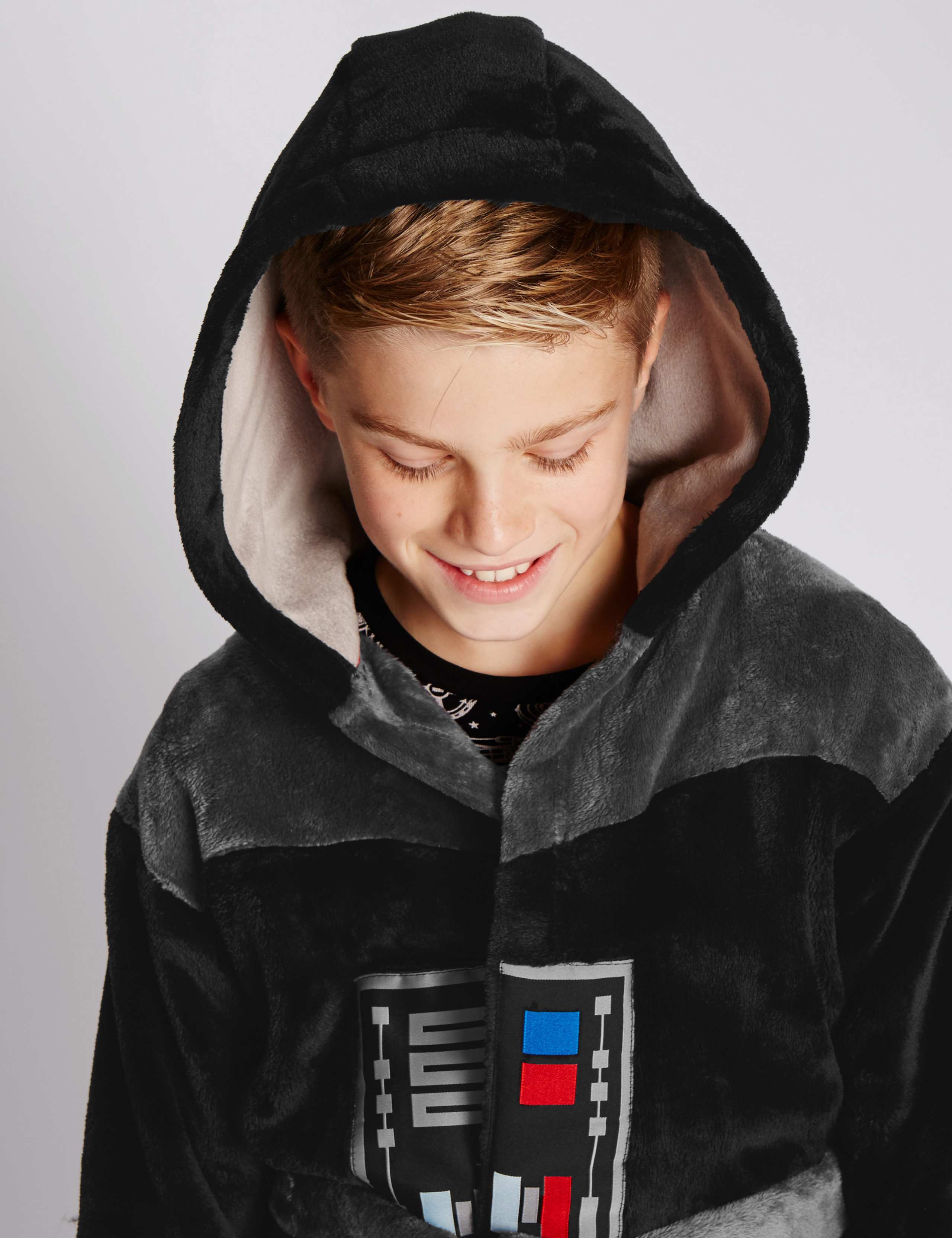 Star Wars™ Anti Bobble Vader Dressing Gown (4-14 Years) 4 of 5