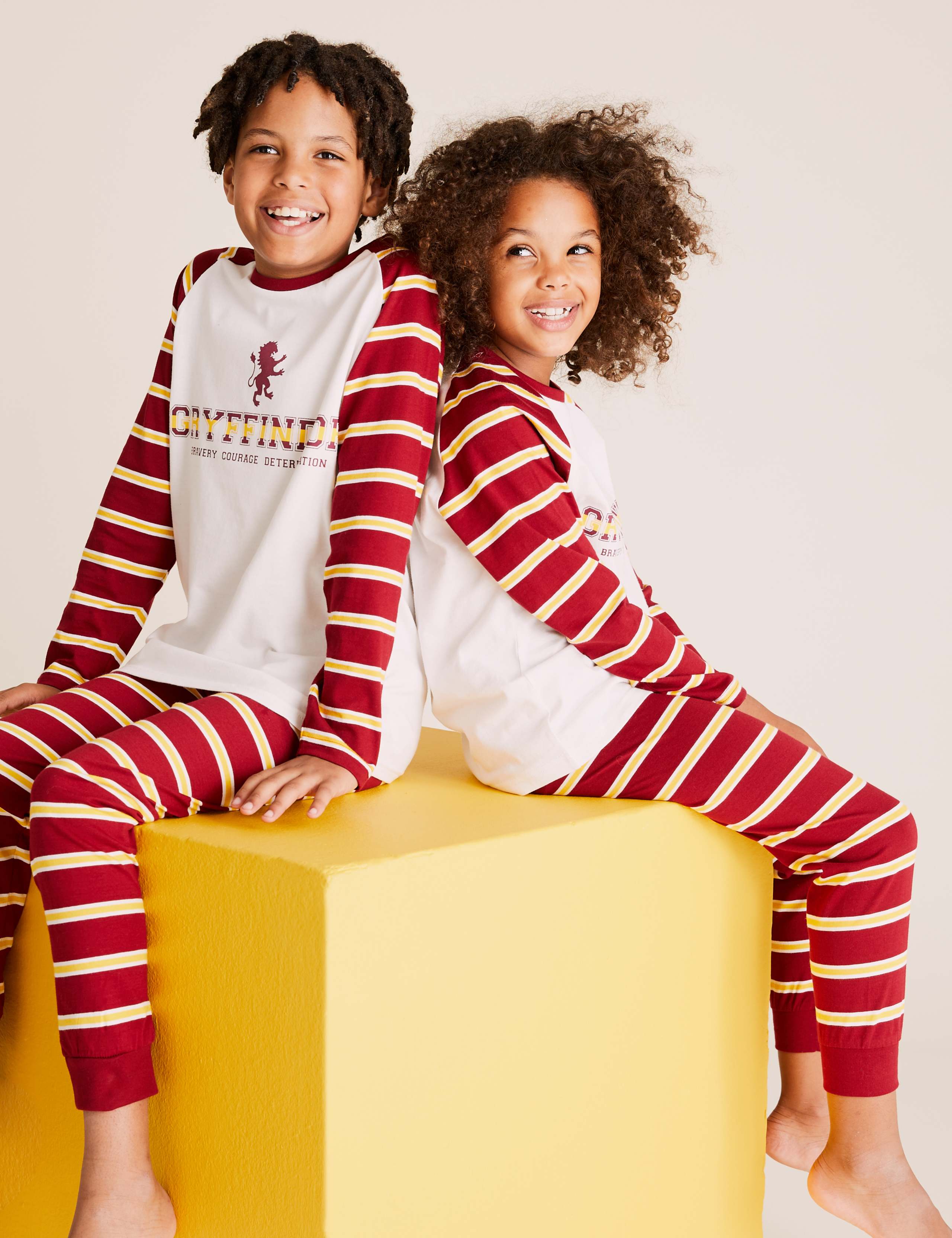Harry Potter™ Gryffindor Pyjama Set (6-16 Yrs) 1 of 6