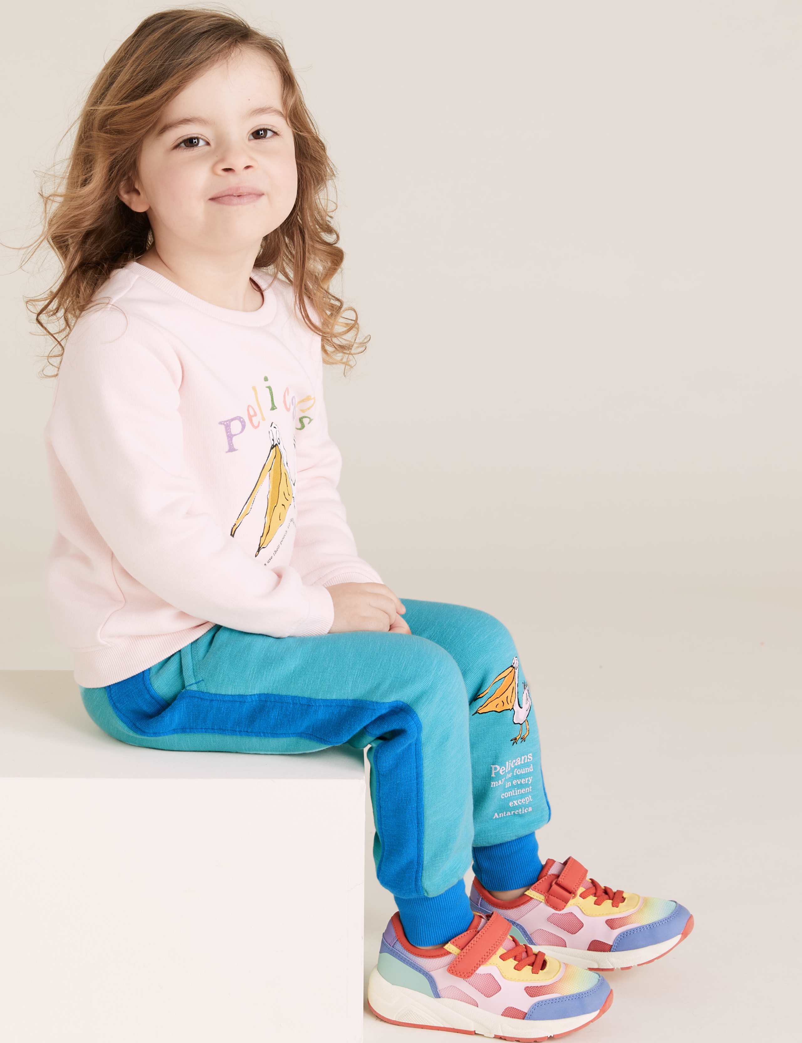 Roald Dahl™ & NHM™ Pelican Joggers (2-7 Years) 3 of 7