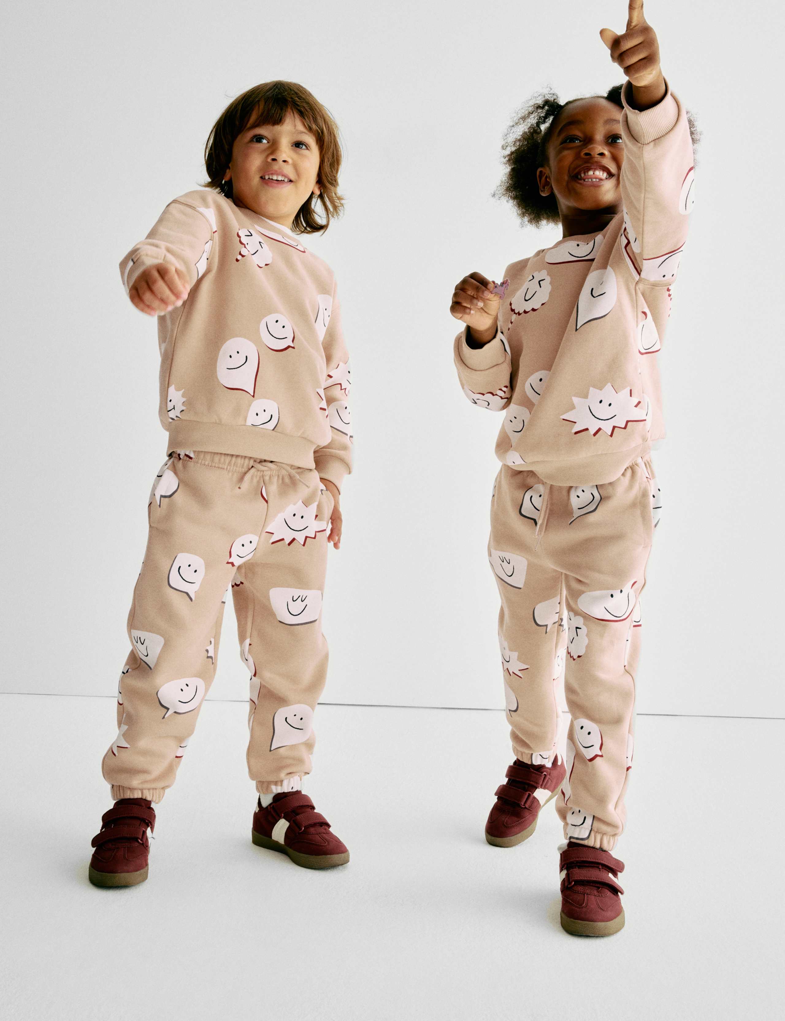 Pure Cotton Graphic Jogger (2-8 Yrs) 5 of 5