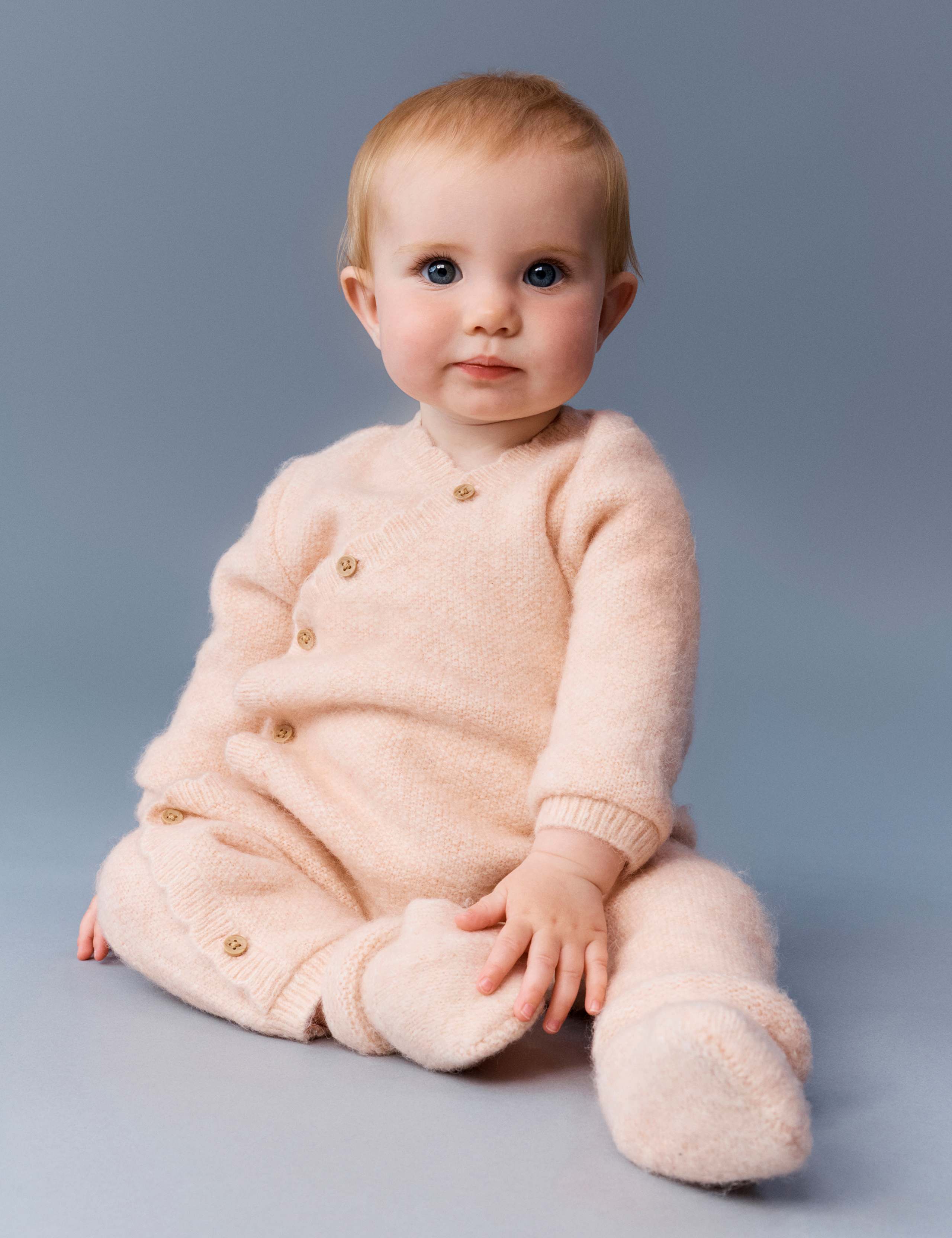 2 Piece Knitted Outfit with Booties (7lbs - 12 Mths) 1 of 3