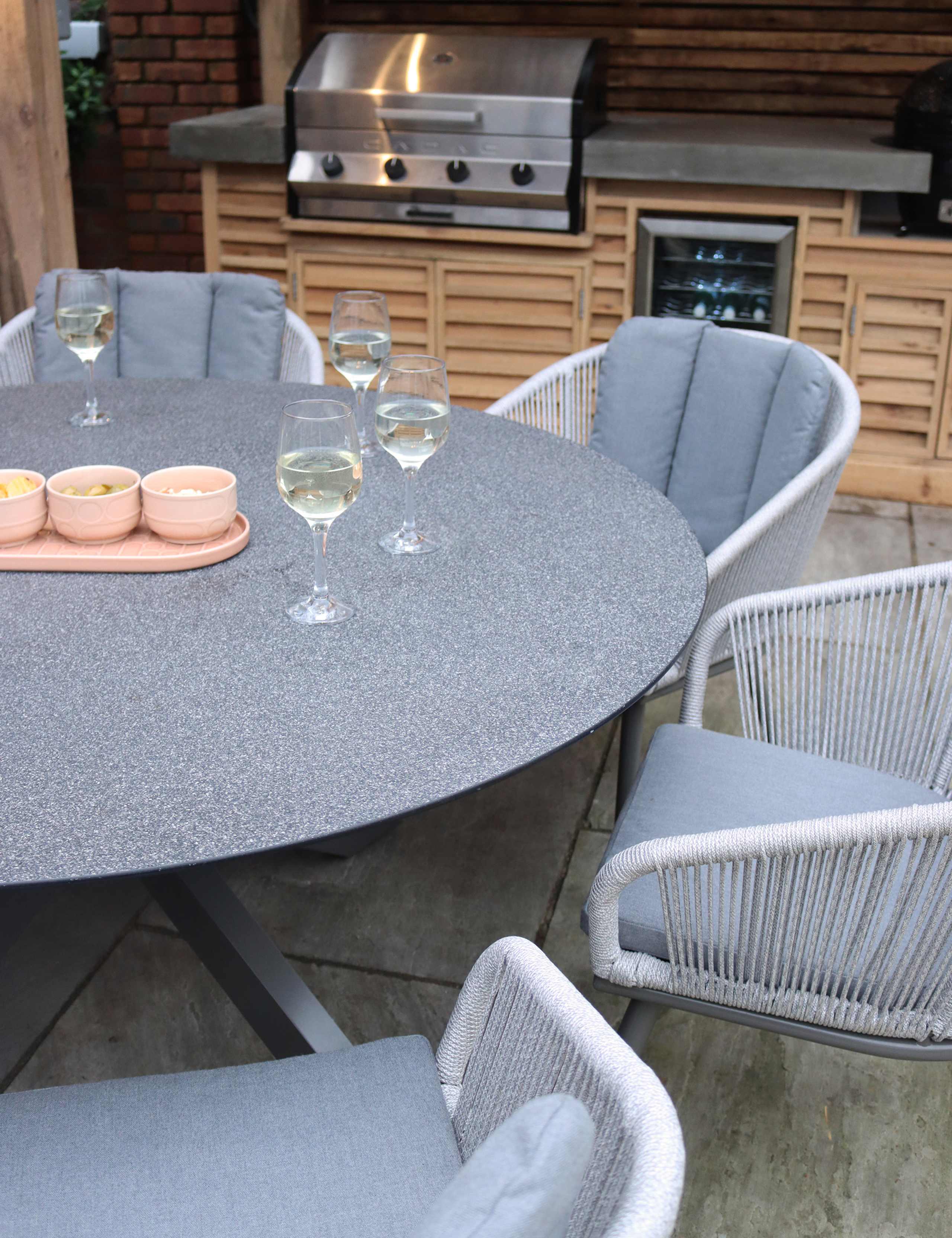 Aspen 6 Seater Round Garden Table & Chairs 4 of 6